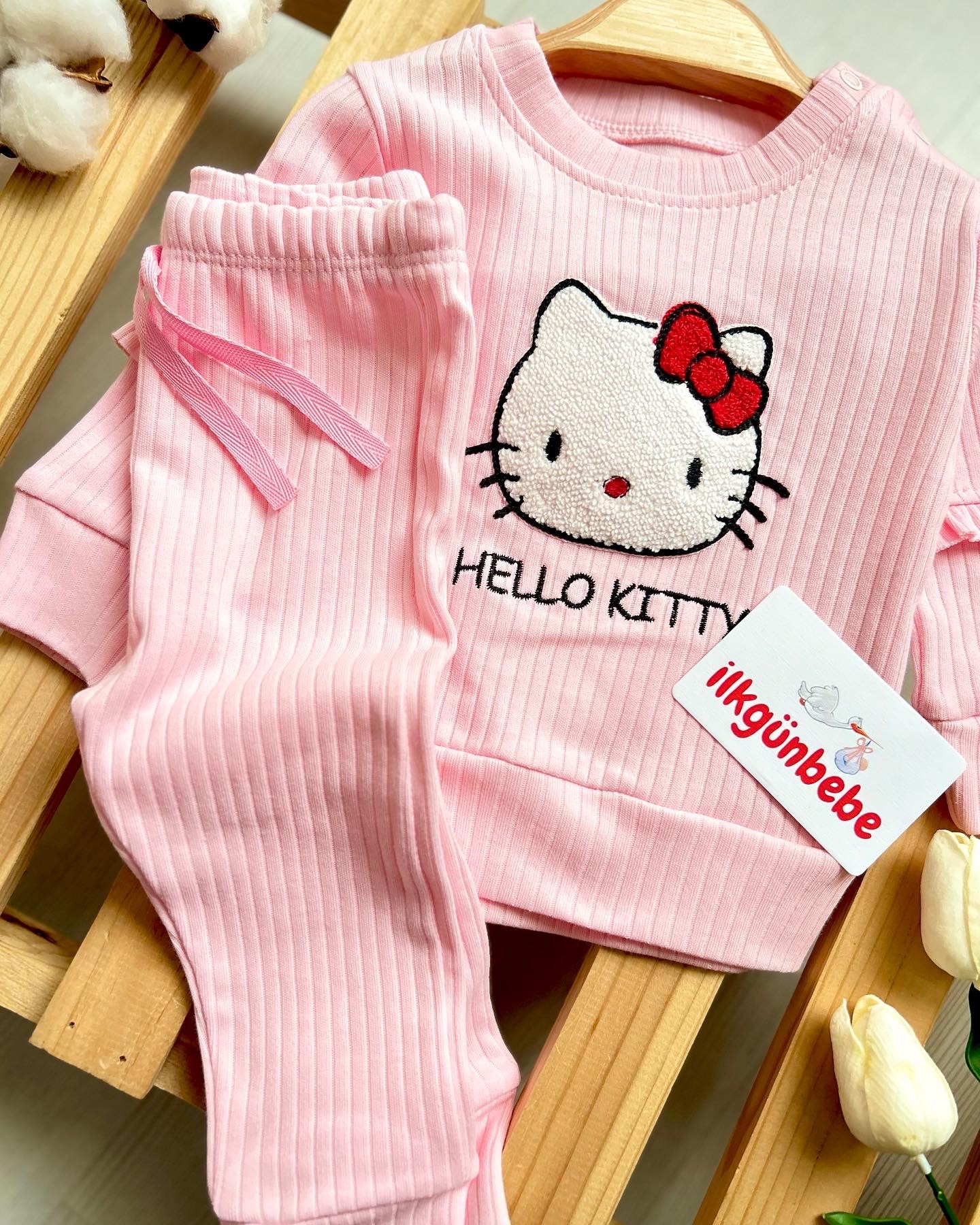 Hello Kity Kol Detaylı %100 Pamuk Ribanalı 2’Li Mevsimlik Takım