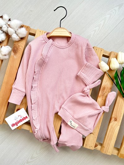 Yandan Fırfır Detaylı Fermuarlı Şapkalı Tulum