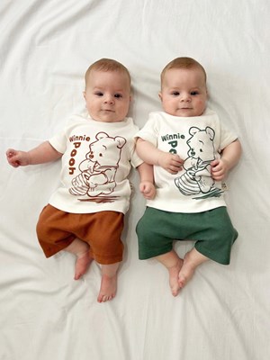 Winnie Pooh Baskılı Petek Dokulu Şortlu 2'li Unisex Yazlık Takım 