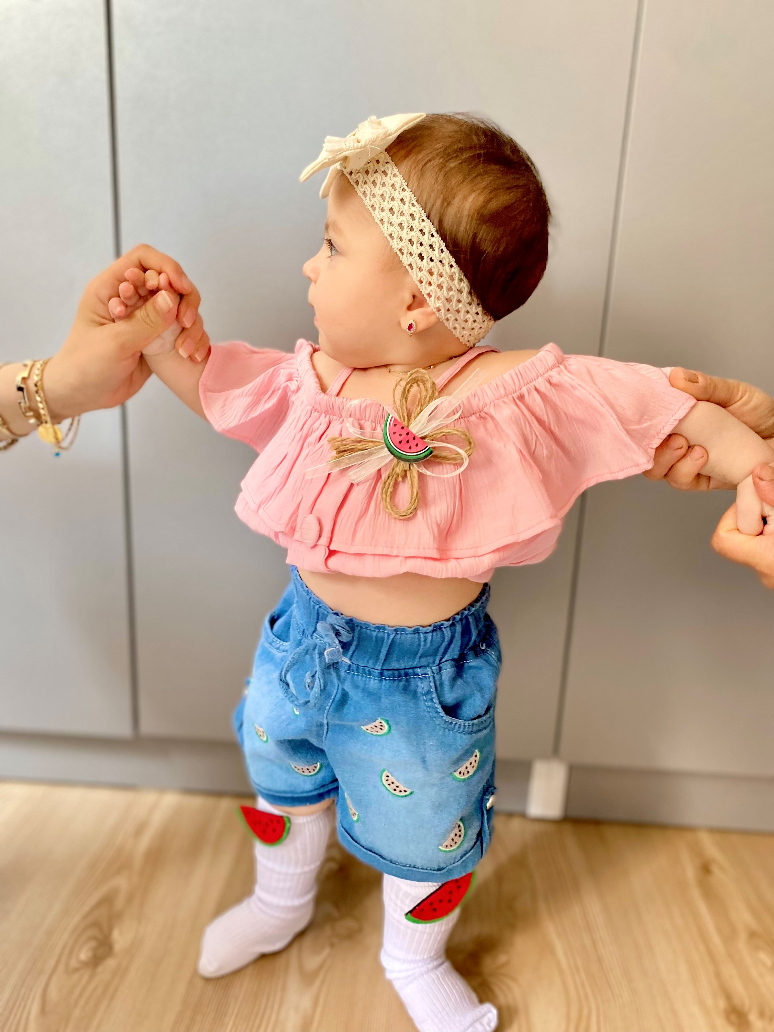 müslin kumaş askılı crop kot şortlu karpuz detaylı 2’li takım