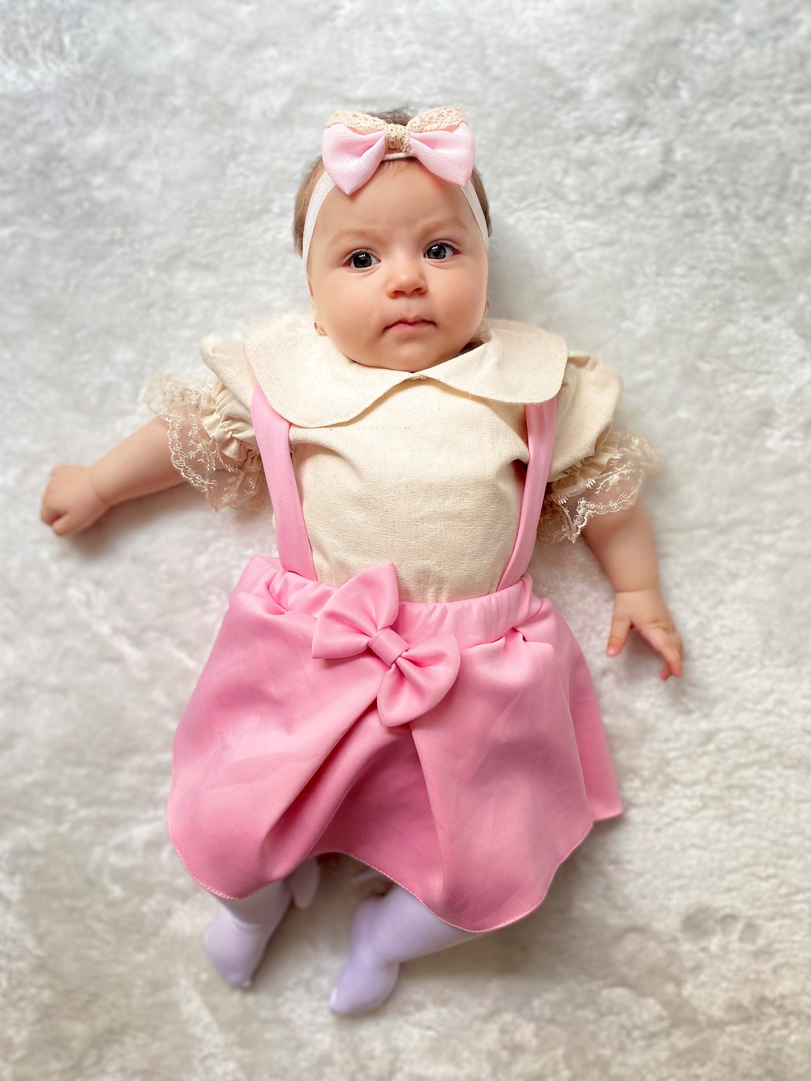 scuba kumaş fiyonklu salopetli keten kumaş güpürlü gömlekli bayramlık salopet elbise