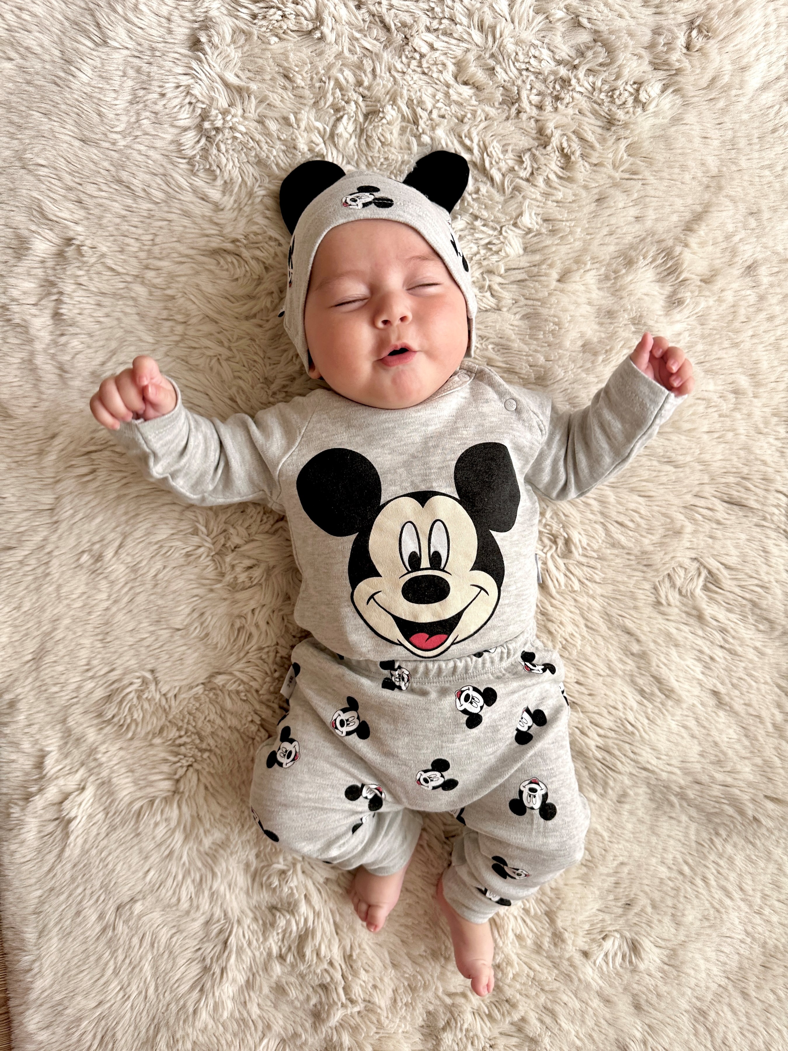 Mickey Mouse Baskılı Mevsimlik Şapkalı 3’lü Set