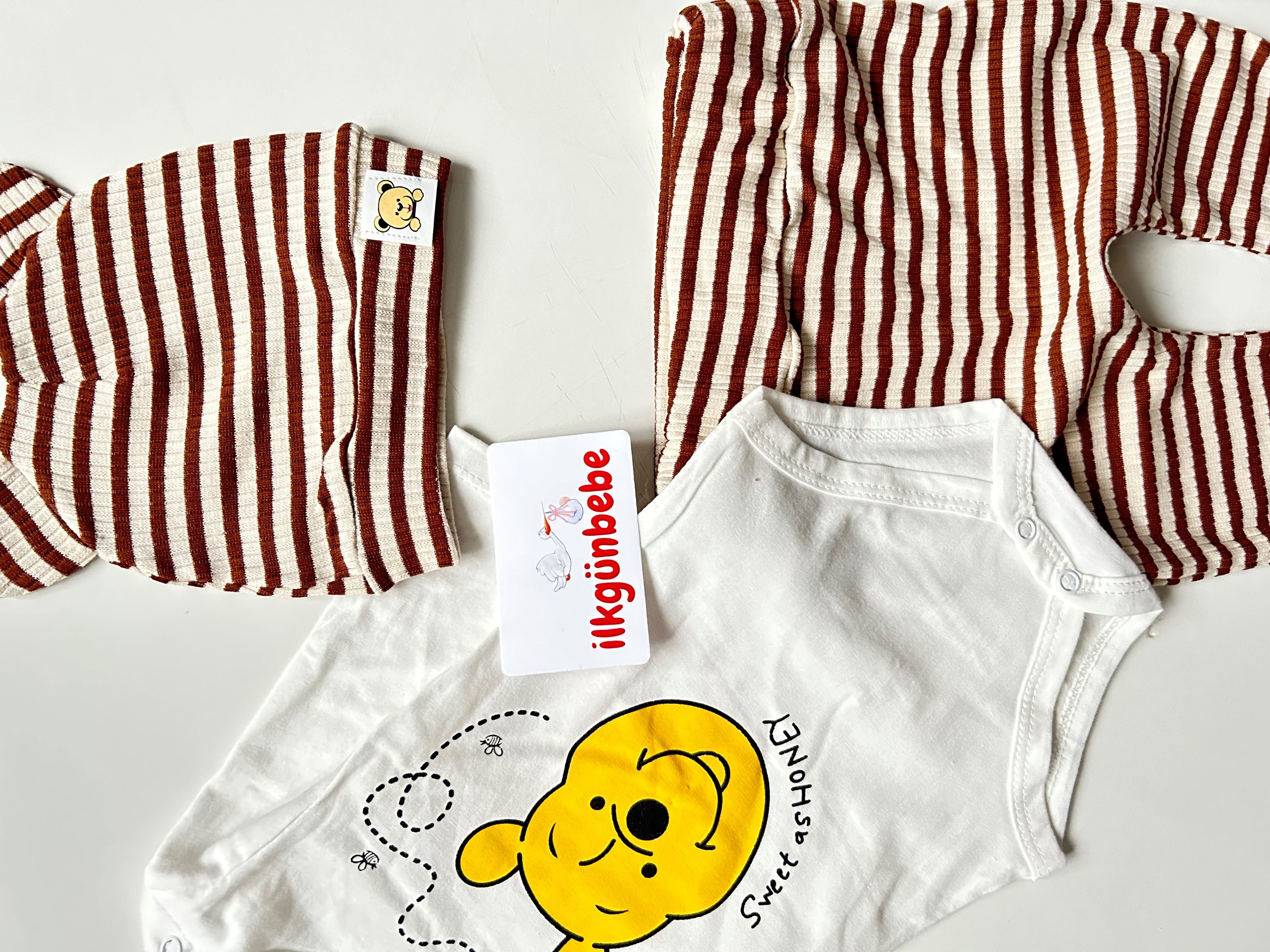 Pooh Sweet Honey Çizgili Baskılı Ribanalı Kumaş Zıbınlı Şapkalı 3’lü Takım