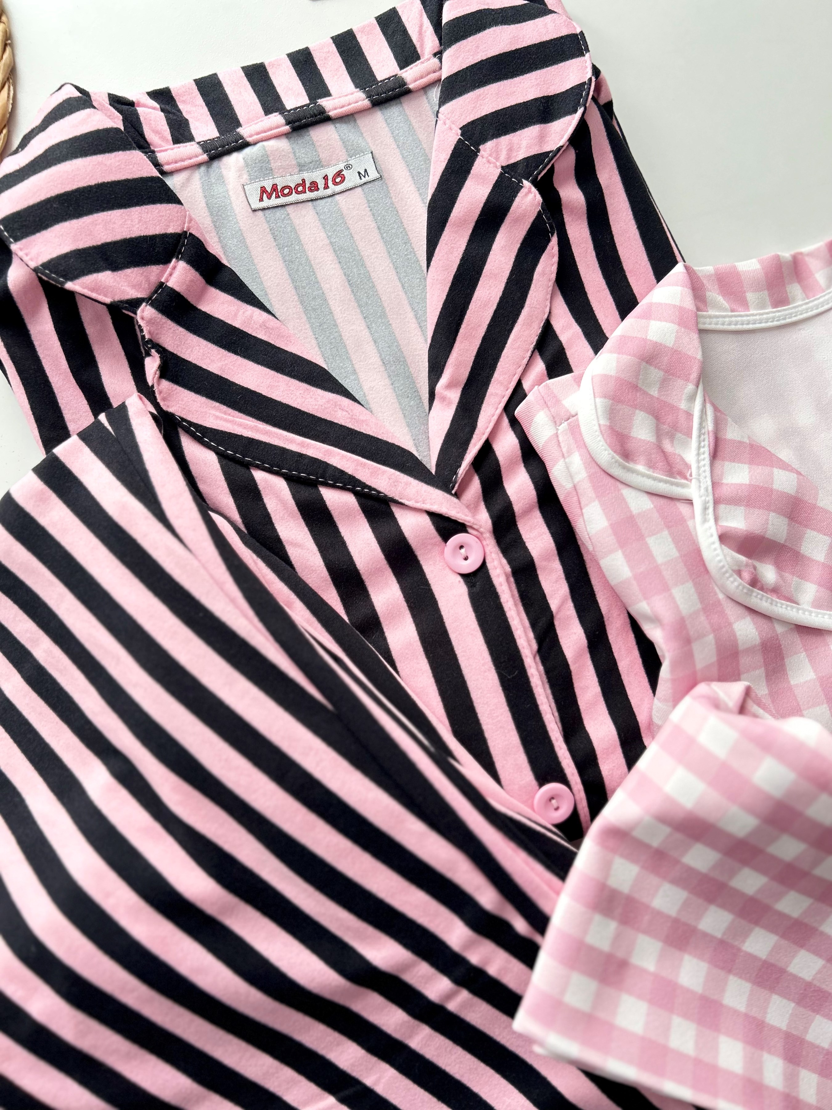 Pembe Çizgili Önden Düğmeli Esnek Kumaş Bayan %100 Pamuk Mevsimlik Pijama Takımk