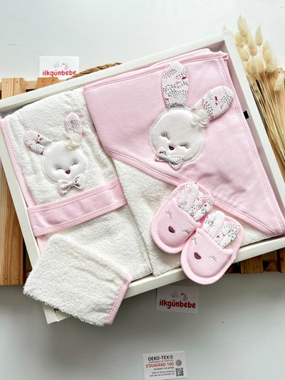 Tavşan  Baskılı %100 Organik Pamuk 4’lü Terlikli Keseli Bornoz Set