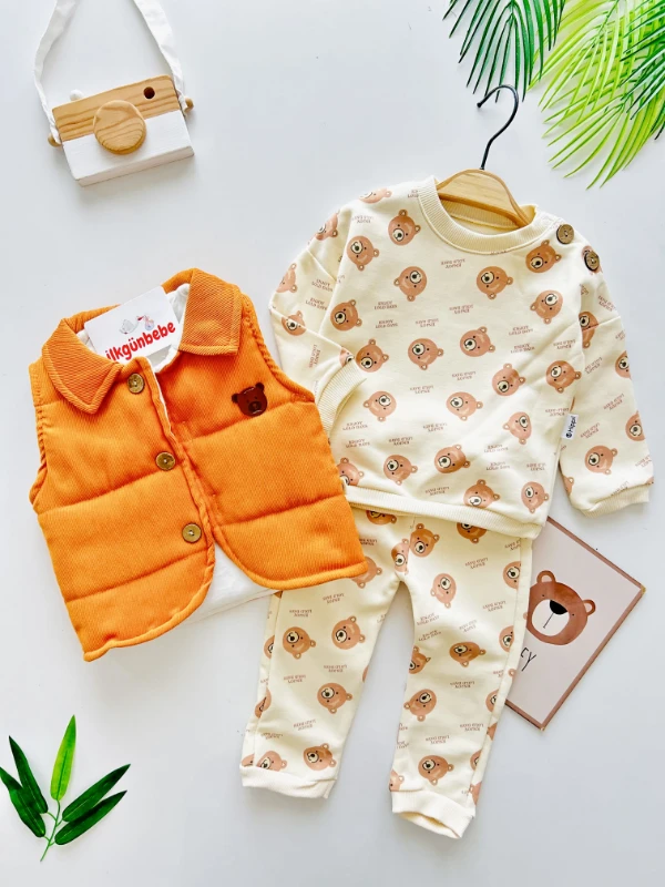 Teddy Temalı %100 Pamuk Ahşap Düğmeli Detaylı Sweatli Eşofmanlı Kışlık Lacos Yakalı Yelekli 3’lü Premium Takım