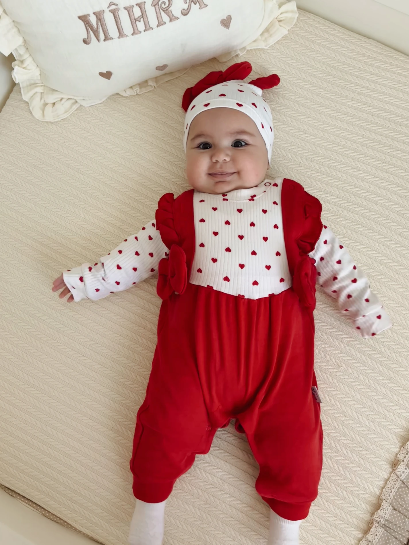 Fiyonk Detaylı Minik Kalp Desenli Bereli 2’li Tulum Set
