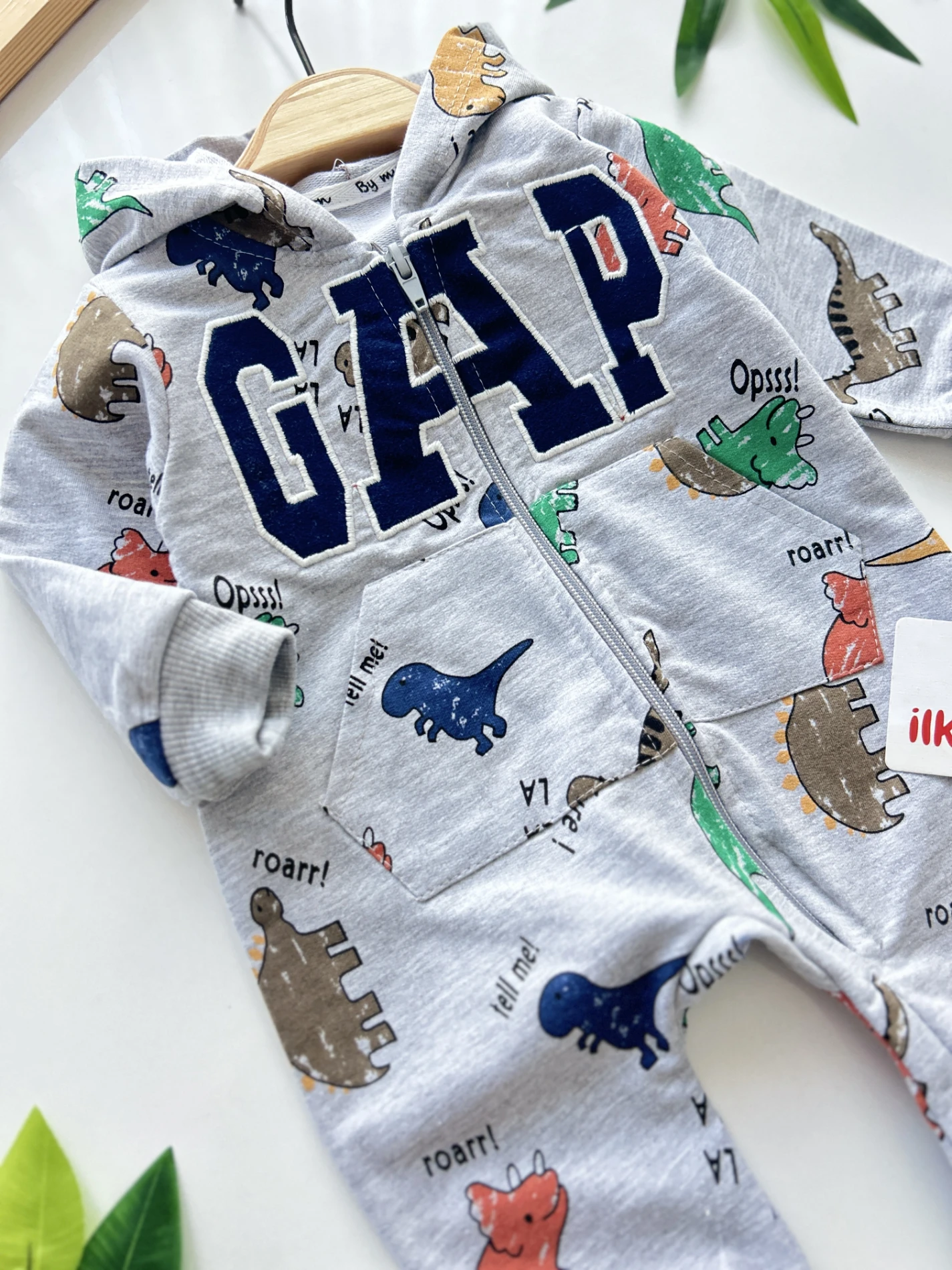 Gap Dino Baskılı %100 Pamuk Kapüşonlu Fermuarlı Tulum