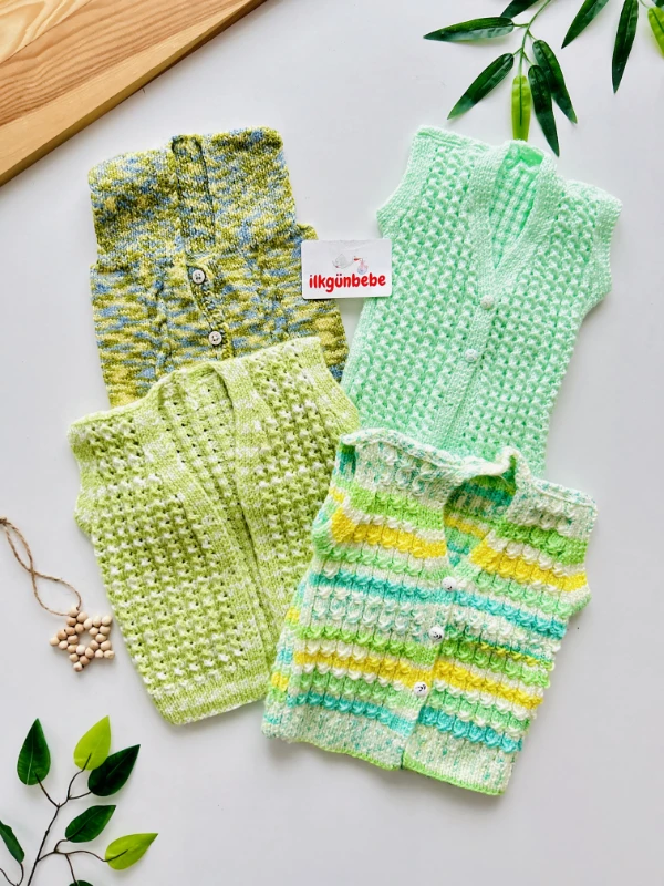  İki Şiş El Örgüsü Bebek Yeleği