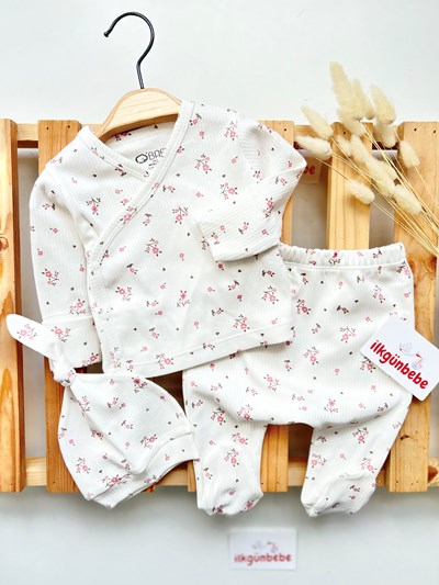 ORGANİK PAMUK ÇITIR ÇİÇEK DETAYLI KAŞKORSE 3 PARÇA HASTANE ÇIKIŞI SETİ