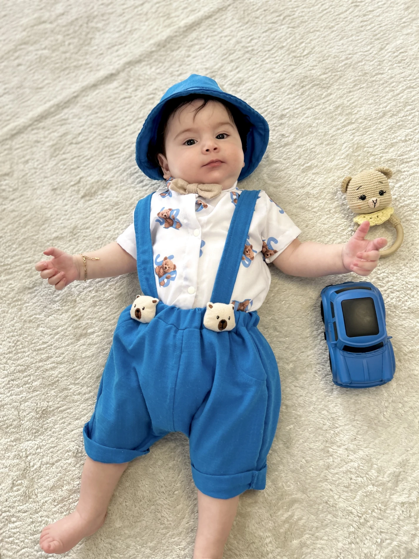 Ayıcık Desenli Papyonlu Gömlekli Bucket Şapkalı Müslin Salopetli Tarz 3’lü Takım