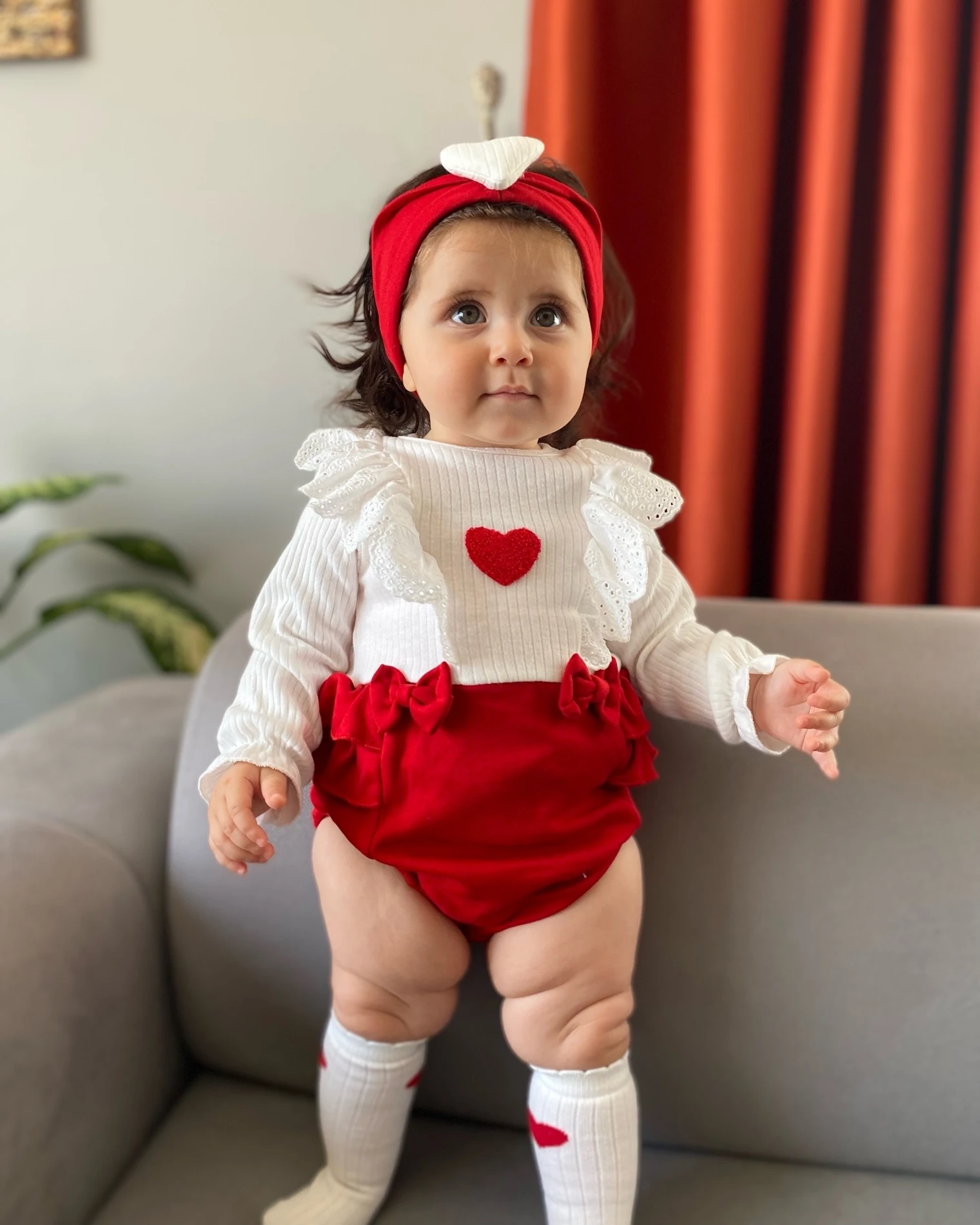 Kalp Baskılı Kalp Bandanalı %100 Pamuk Ribanalı Kumaş Kalp Çoraplı 3’lü Premium Romper   Set