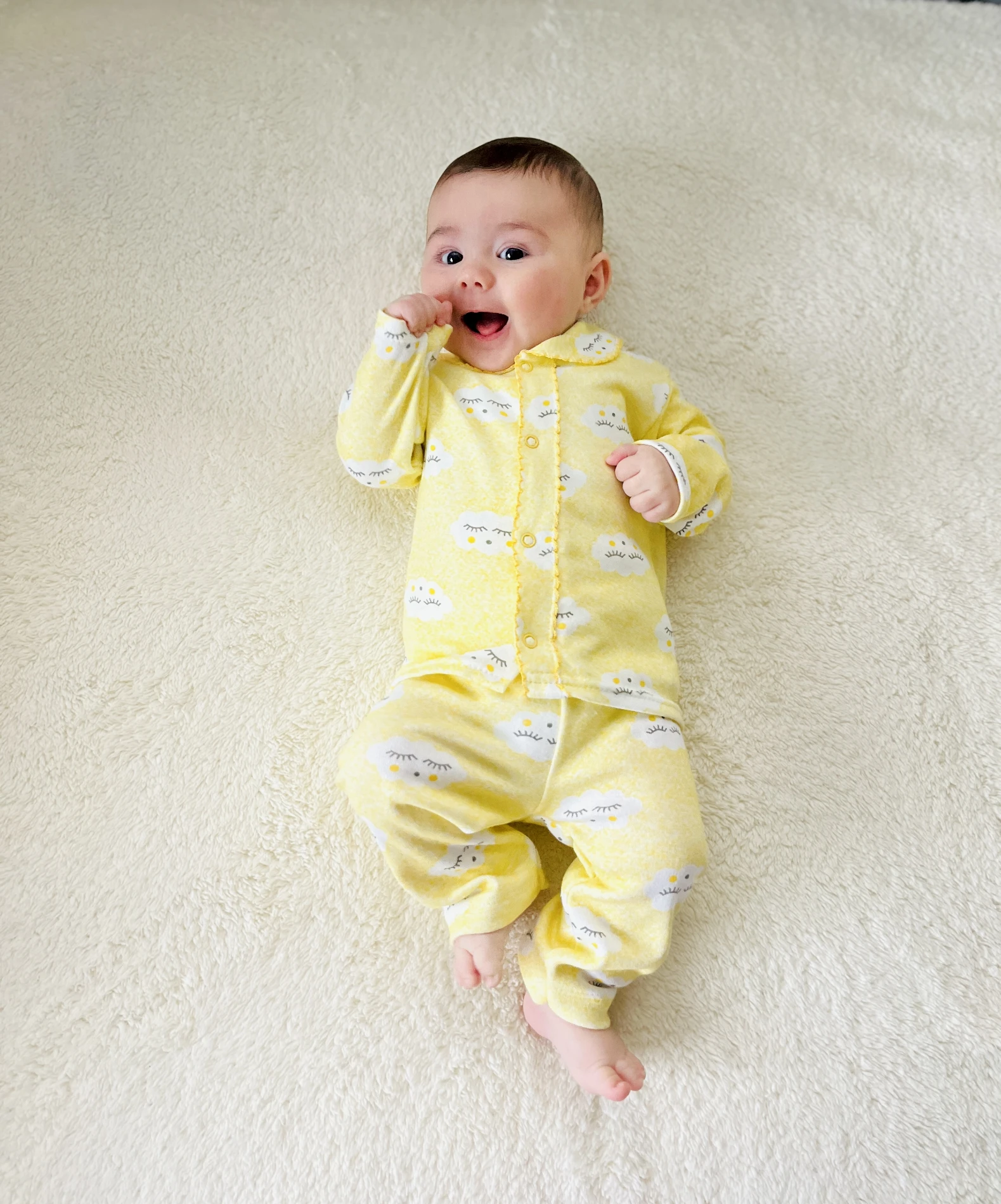 Bebe Yakalı Bulut Baskılı %100 Pamuk Pijama Takımı
