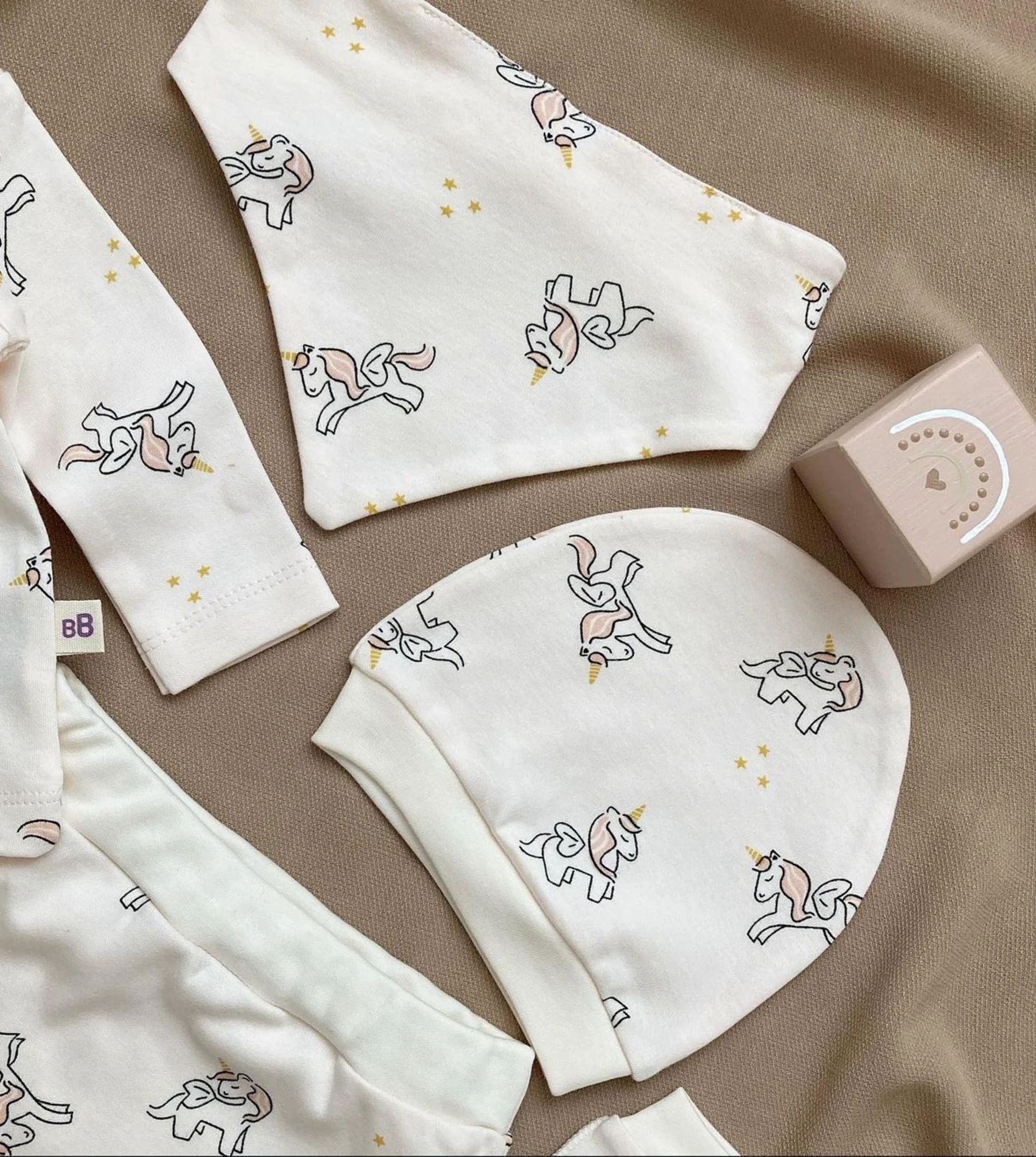 Unicorn Desenli %100 Pamuk Mevsimlik 5 Parça Yenidoğan Organik Set