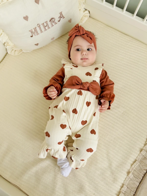 Kalp Desenli Fiyonk Detaylı %100 Pamuk Bandanalı 2’li Tulum Set