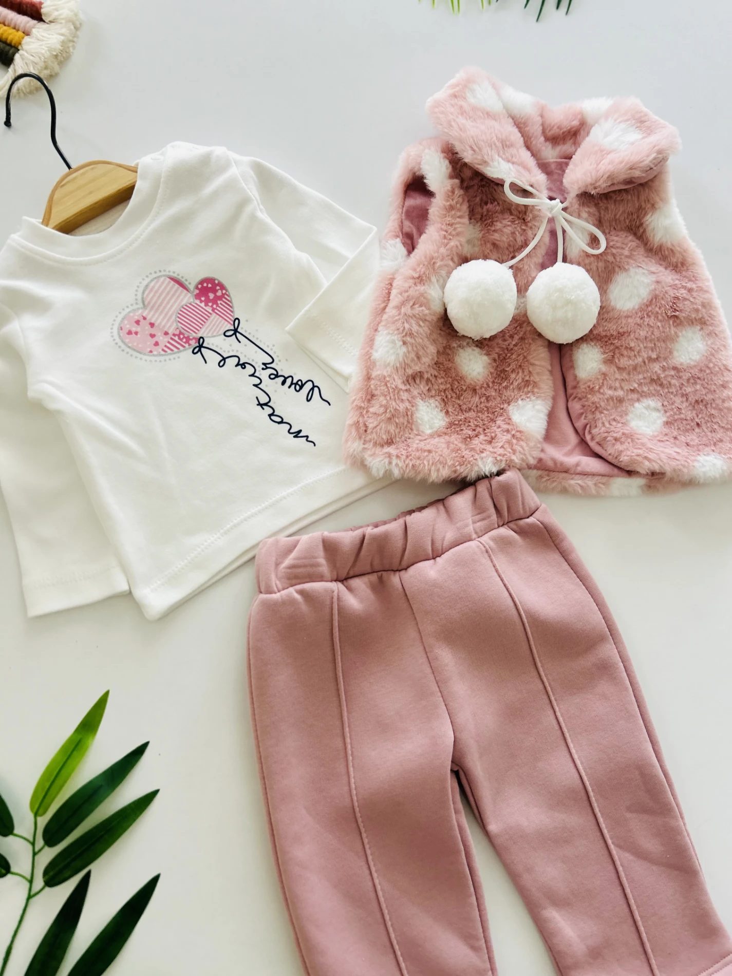 Ponpon Detaylı Kürk Peluş Yelekli 3 İp Şardonlu 3’lü Takım