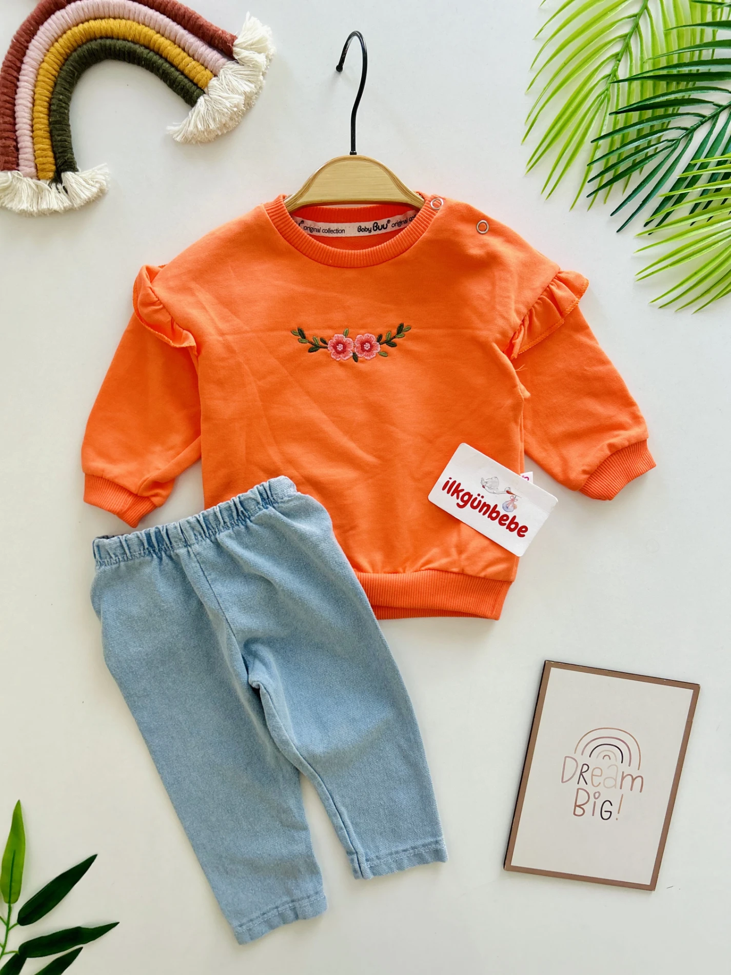 Çiçek Nakışlı Omuz Fırfırlı Kot Pantalonlu Takım