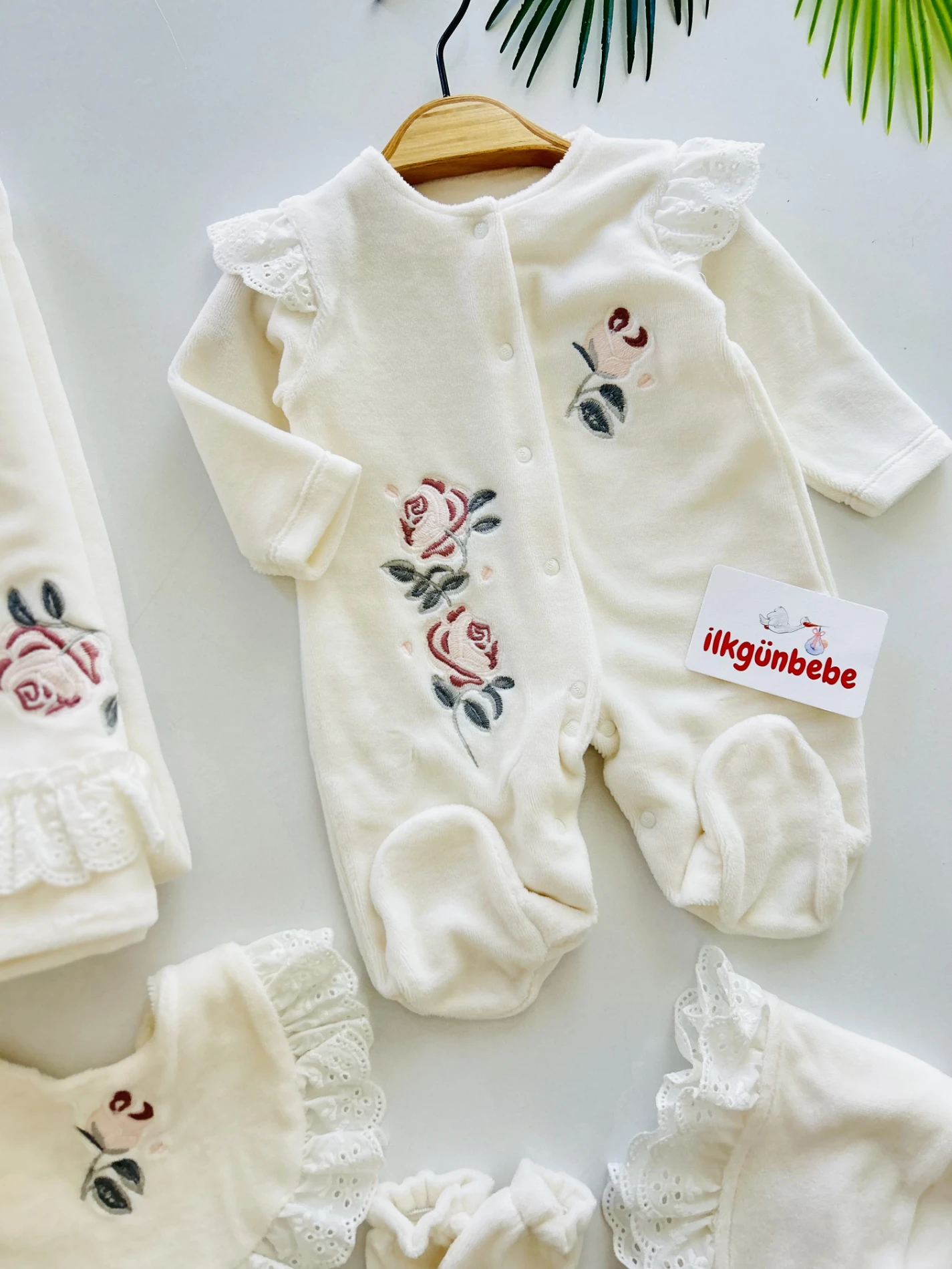 Rose İşlemeli Kadife Kumaş Premium Kalite Yenidoğan Set