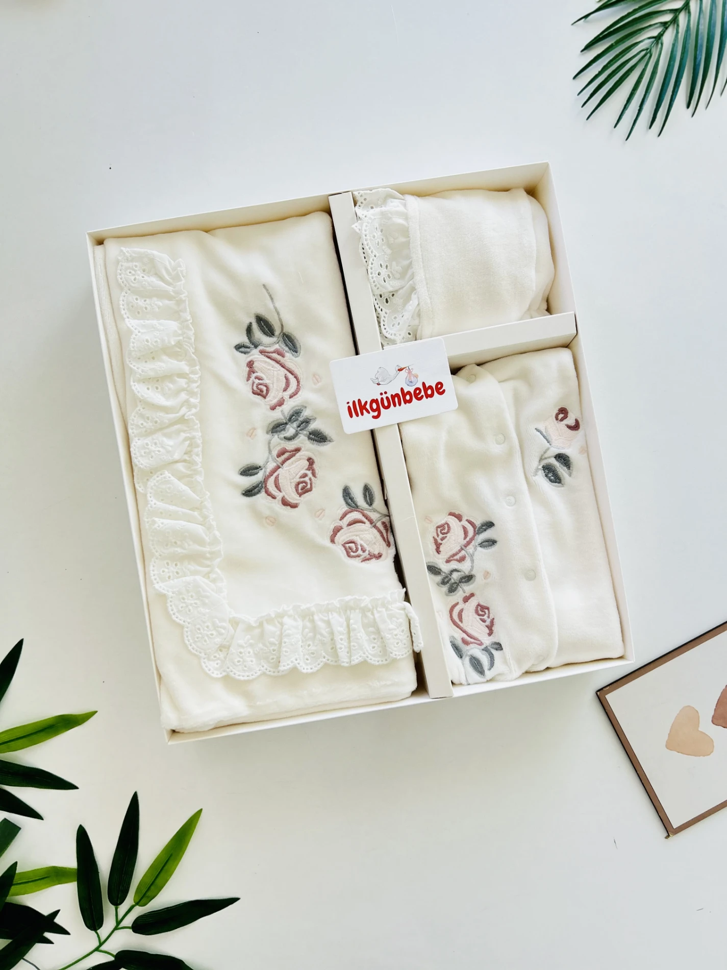 Rose İşlemeli Kadife Kumaş Premium Kalite Yenidoğan Set
