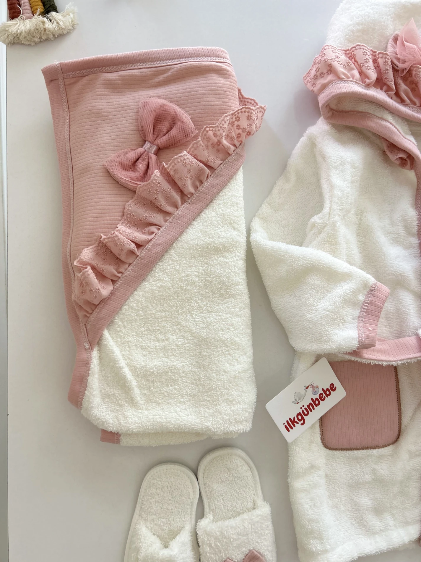 Fiyonklu Güpürlü %100 Pamuk Emici Kumaş Bornoz Set