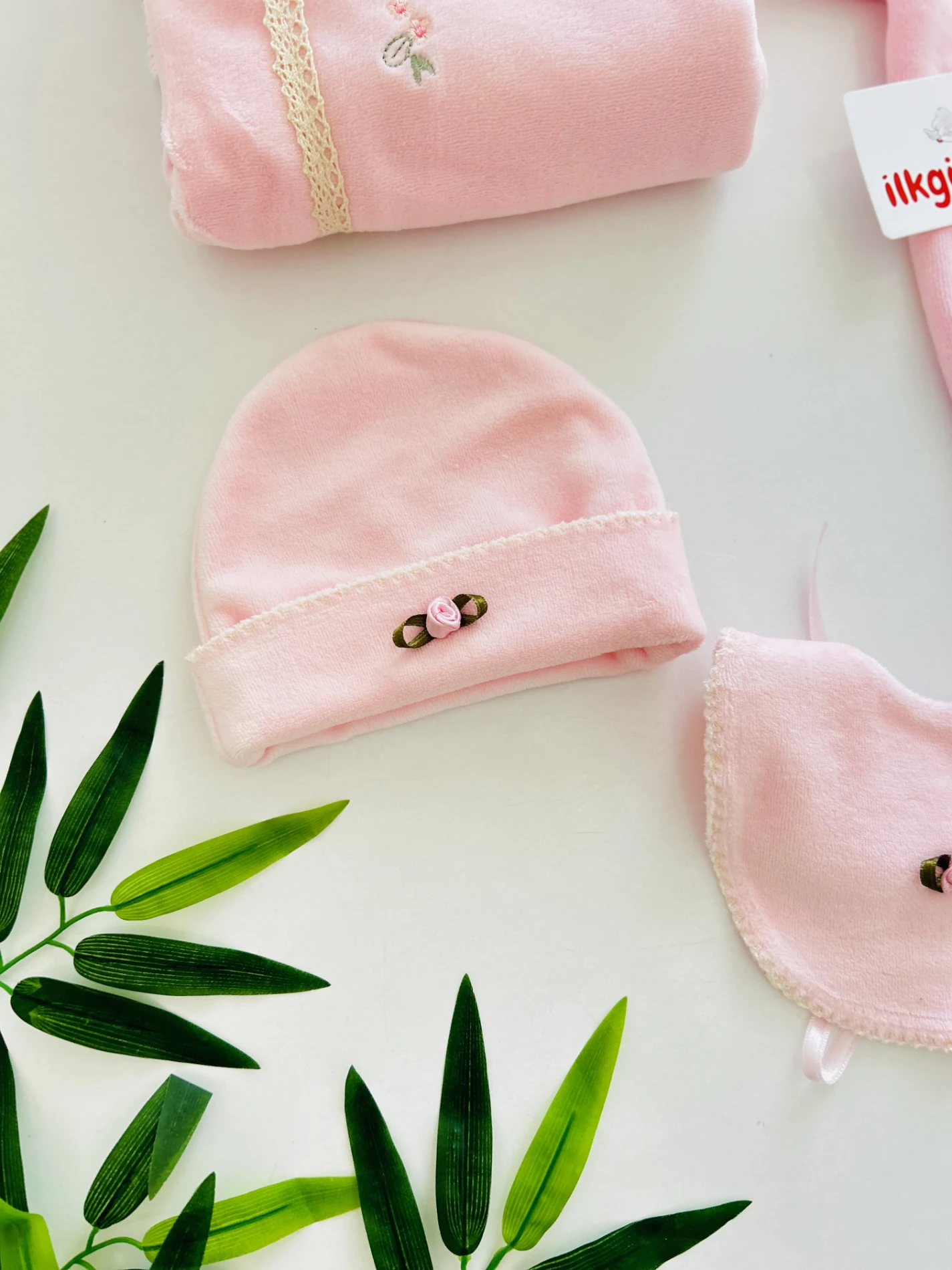 Sıra Çiçek İşlemeli Kadife Kumaş Premium Kalite Yenidoğan Set