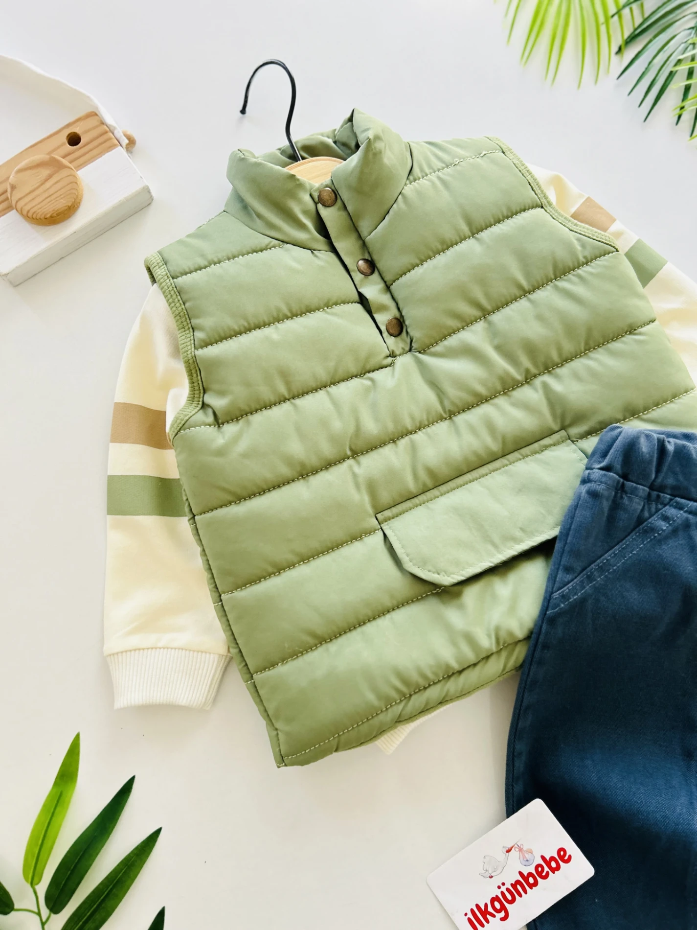 Şişme Yelekli Montlu Sweatli Kot Pantalonlu 3’lü Takım