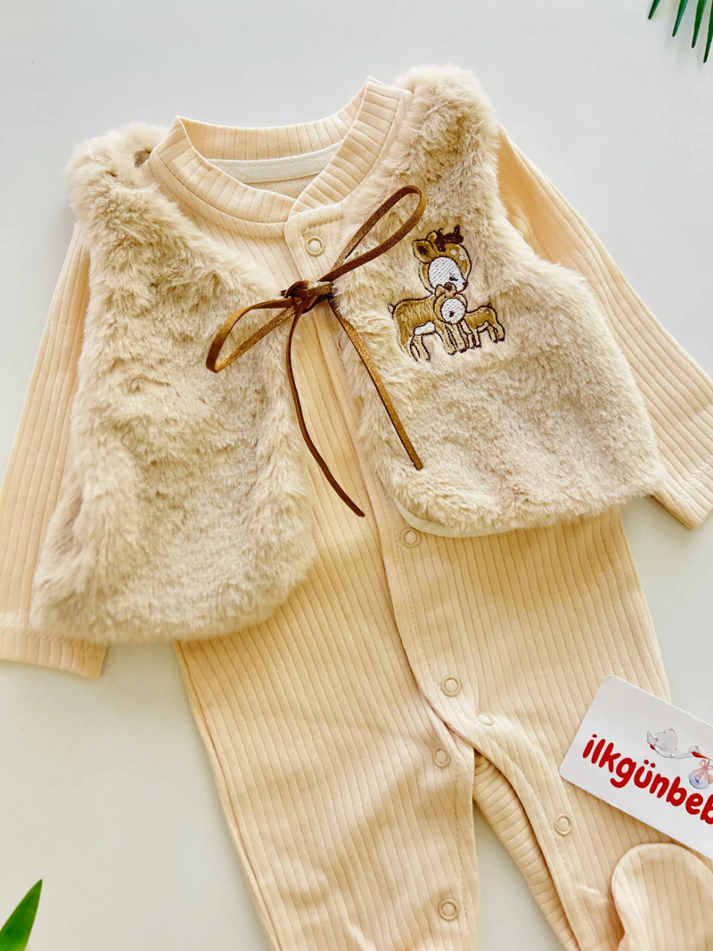 Geyik Desenli Peluş Yelekli 2’li Tulum Set