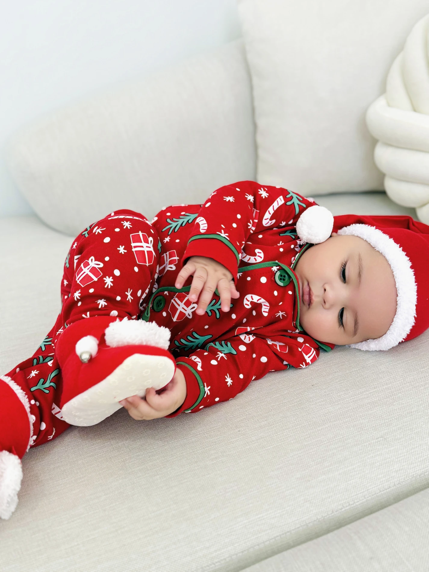 Bebe Yaka Yılbaşı Temalı %100 Pamuk Ponpon Şapkalı 3’lü Takım