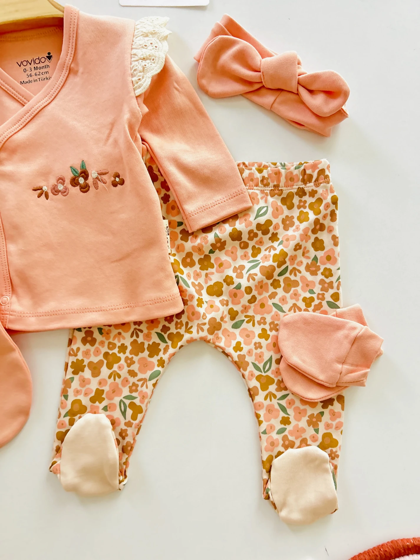 Çiçek Desenli 5 Parça %100 Pamuk Yenidoğan Seti 