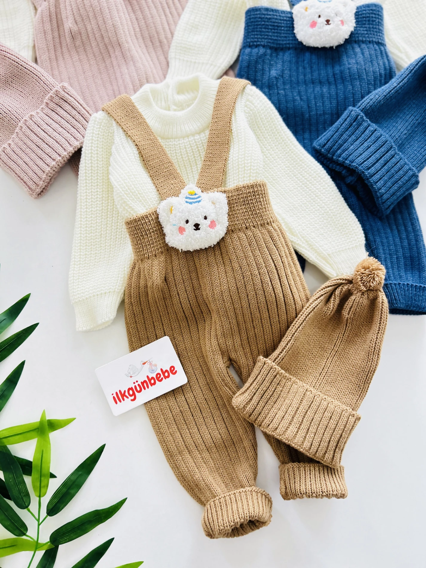 Selanik Örgüsü Triko Kazaklı Oyuncak Detaylı Çarpraz Askılı Salopetli Ponpon Şapkalı 3’lü Takım