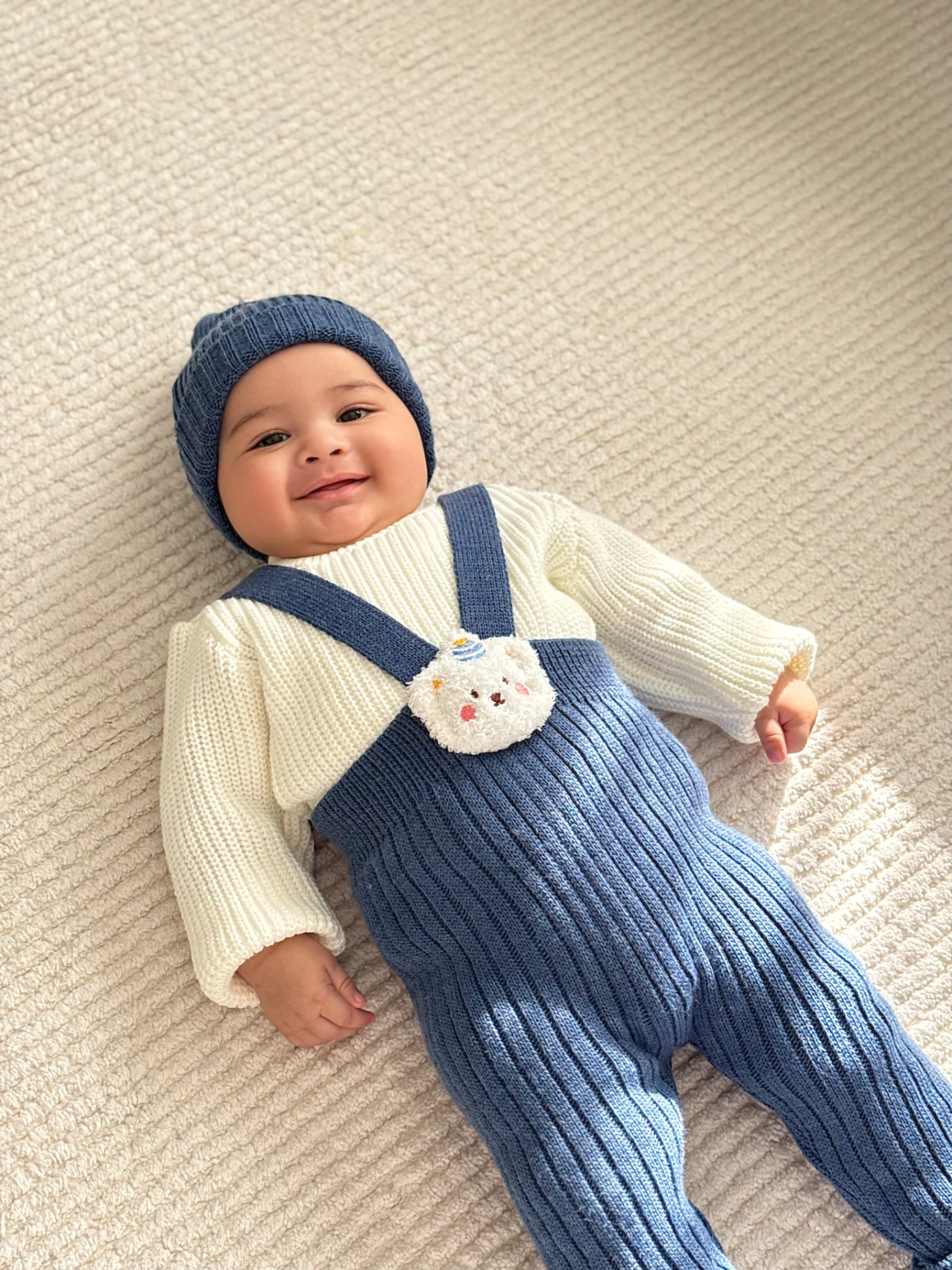 Selanik Örgüsü Triko Kazaklı Oyuncak Detaylı Çarpraz Askılı Salopetli Ponpon Şapkalı 3’lü Takım