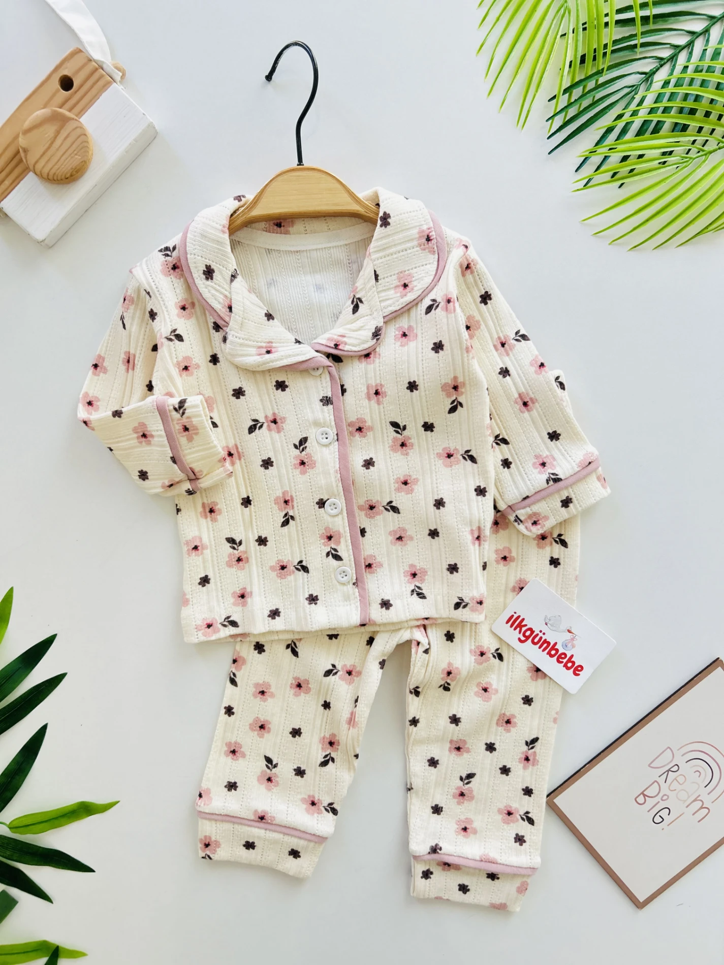 Çiçek Desenli  %100 Pamuk Bebe Yakalı Pijama Takımı