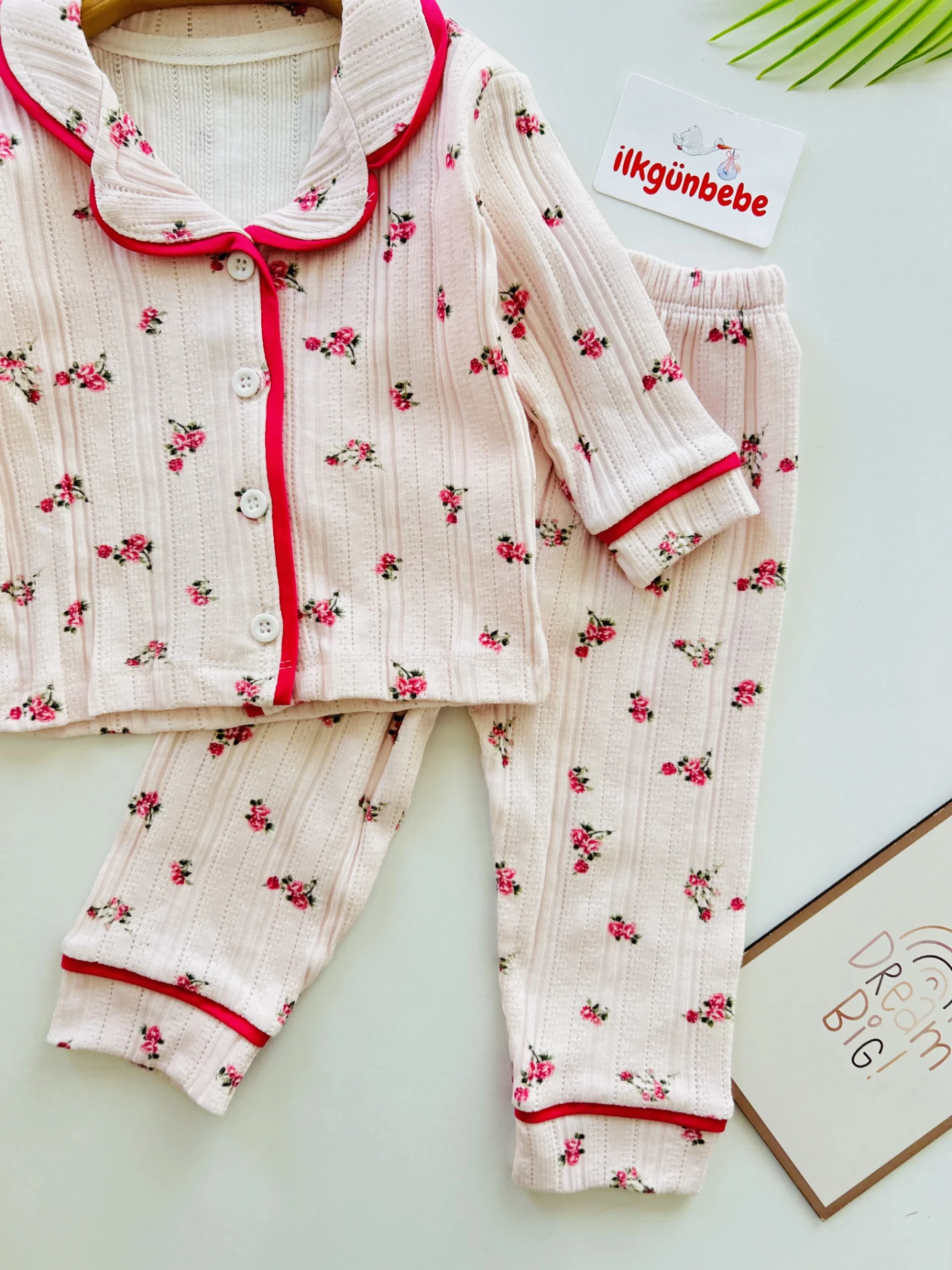 Çiçek Desenli  %100 Pamuk Bebe Yakalı Pijama Takımı