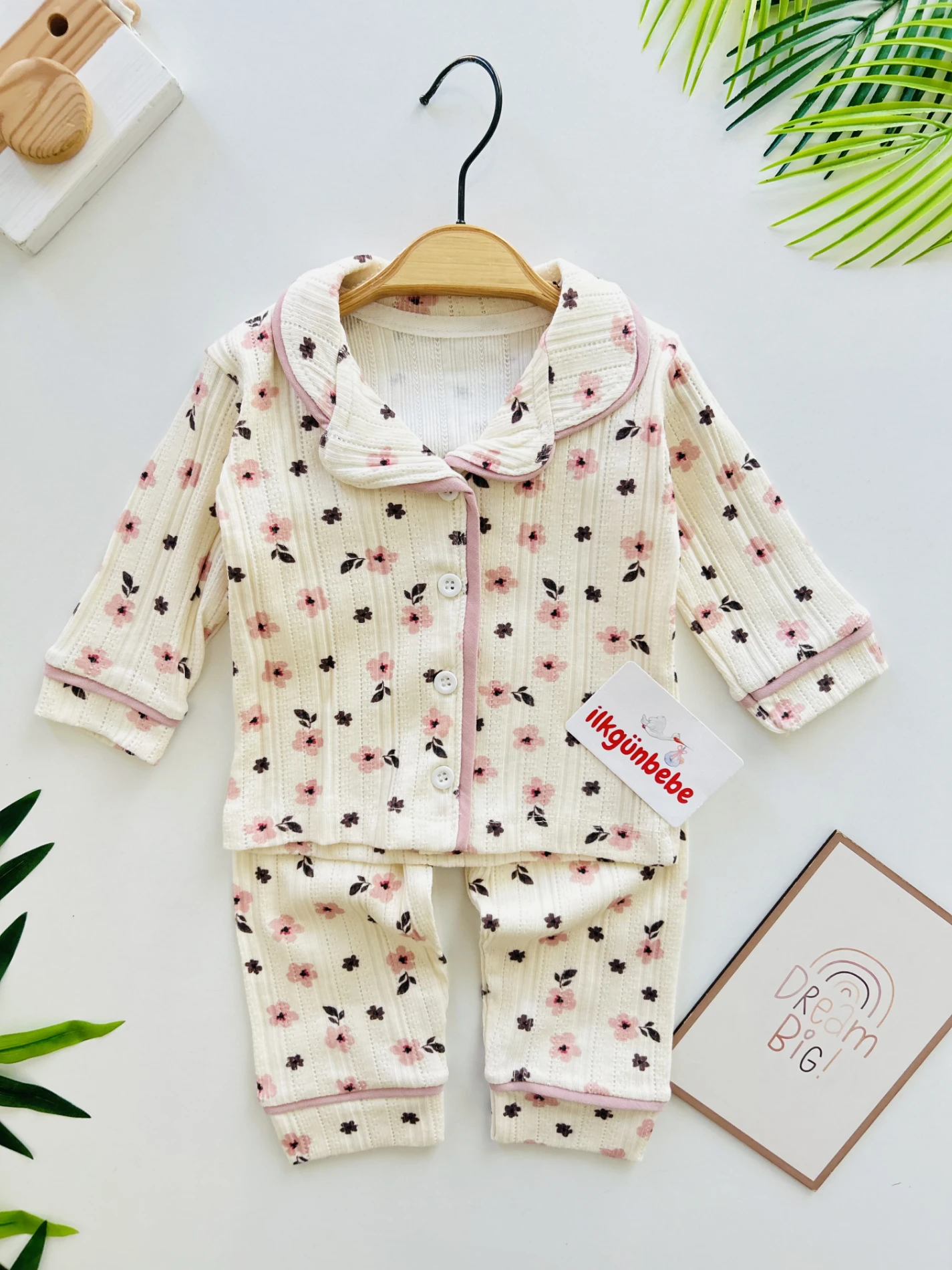 Çiçek Desenli  %100 Pamuk Bebe Yakalı Pijama Takımı