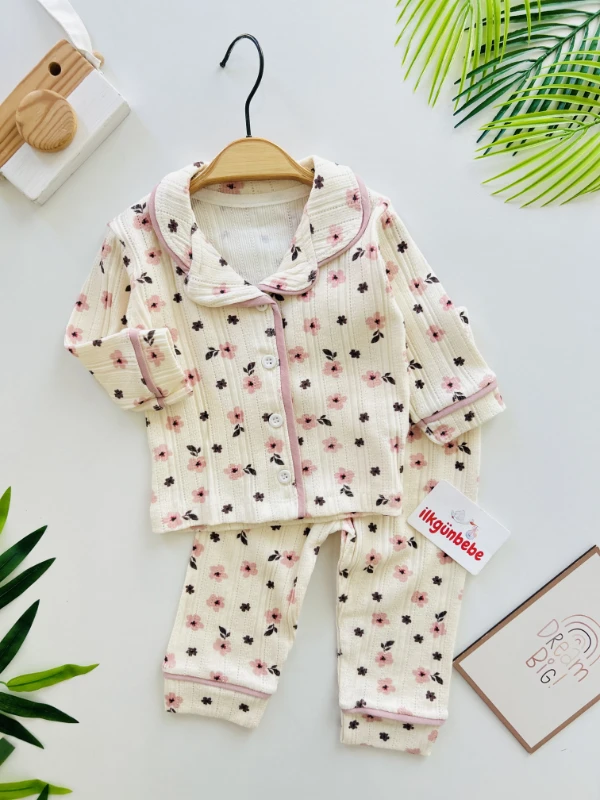 Çiçek Desenli  %100 Pamuk Bebe Yakalı Pijama Takımı