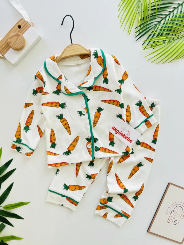Havuç Desenli %100 Pamuk Bebe Yaka Pijama Takımı