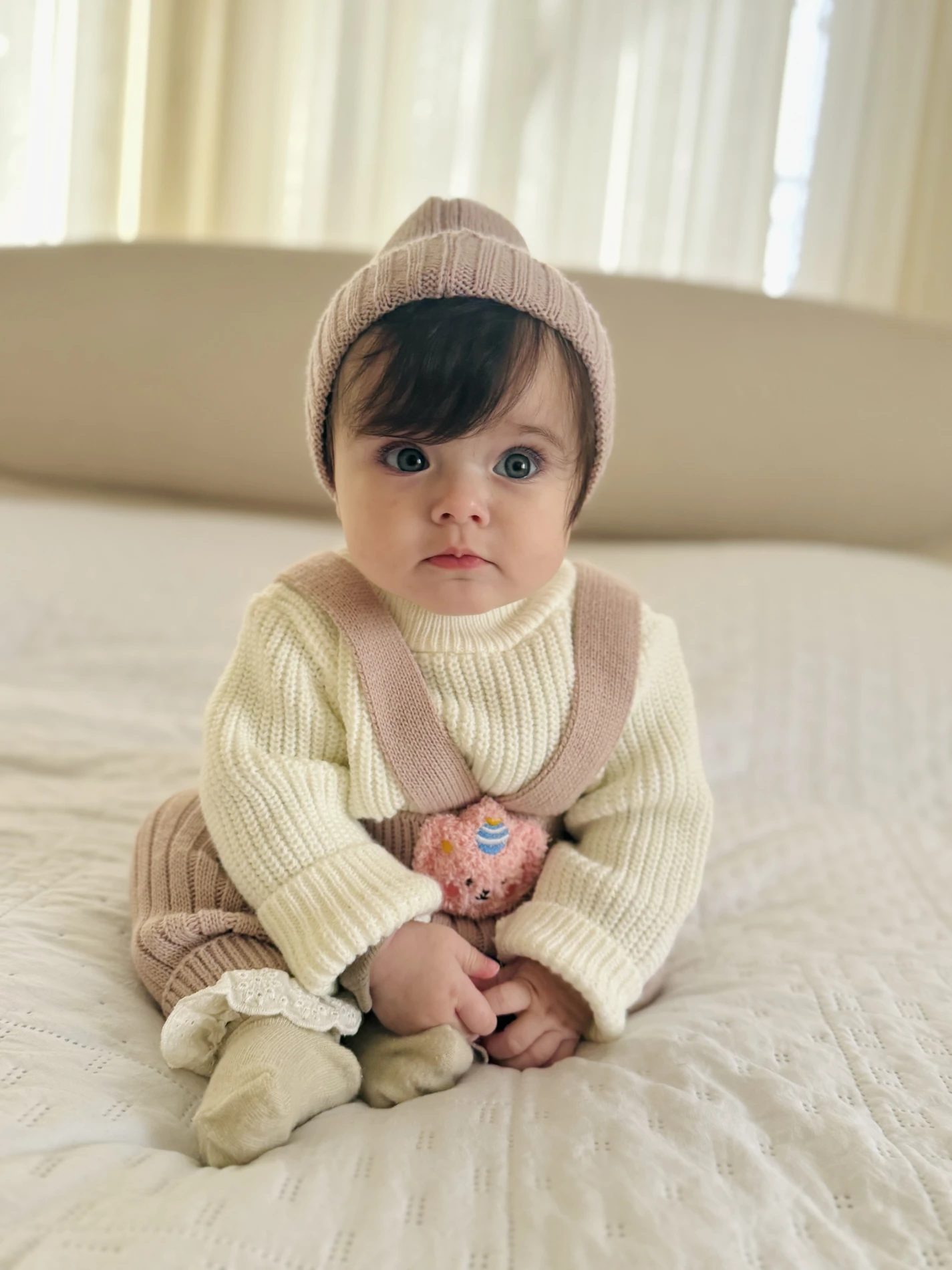 Selanik Örgüsü Triko Kazaklı Oyuncak Detaylı Çarpraz Askılı Salopetli Ponpon Şapkalı 3’lü Takım