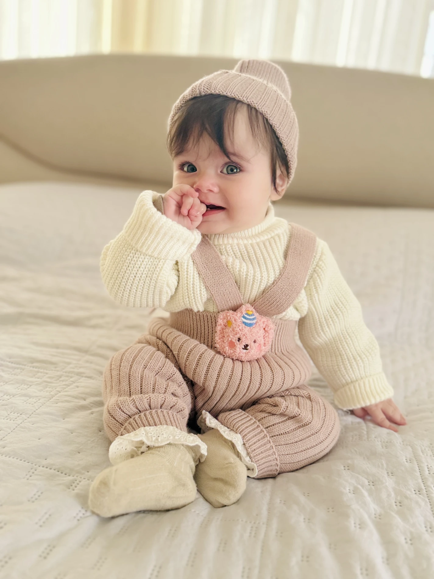 Selanik Örgüsü Triko Kazaklı Oyuncak Detaylı Çarpraz Askılı Salopetli Ponpon Şapkalı 3’lü Takım