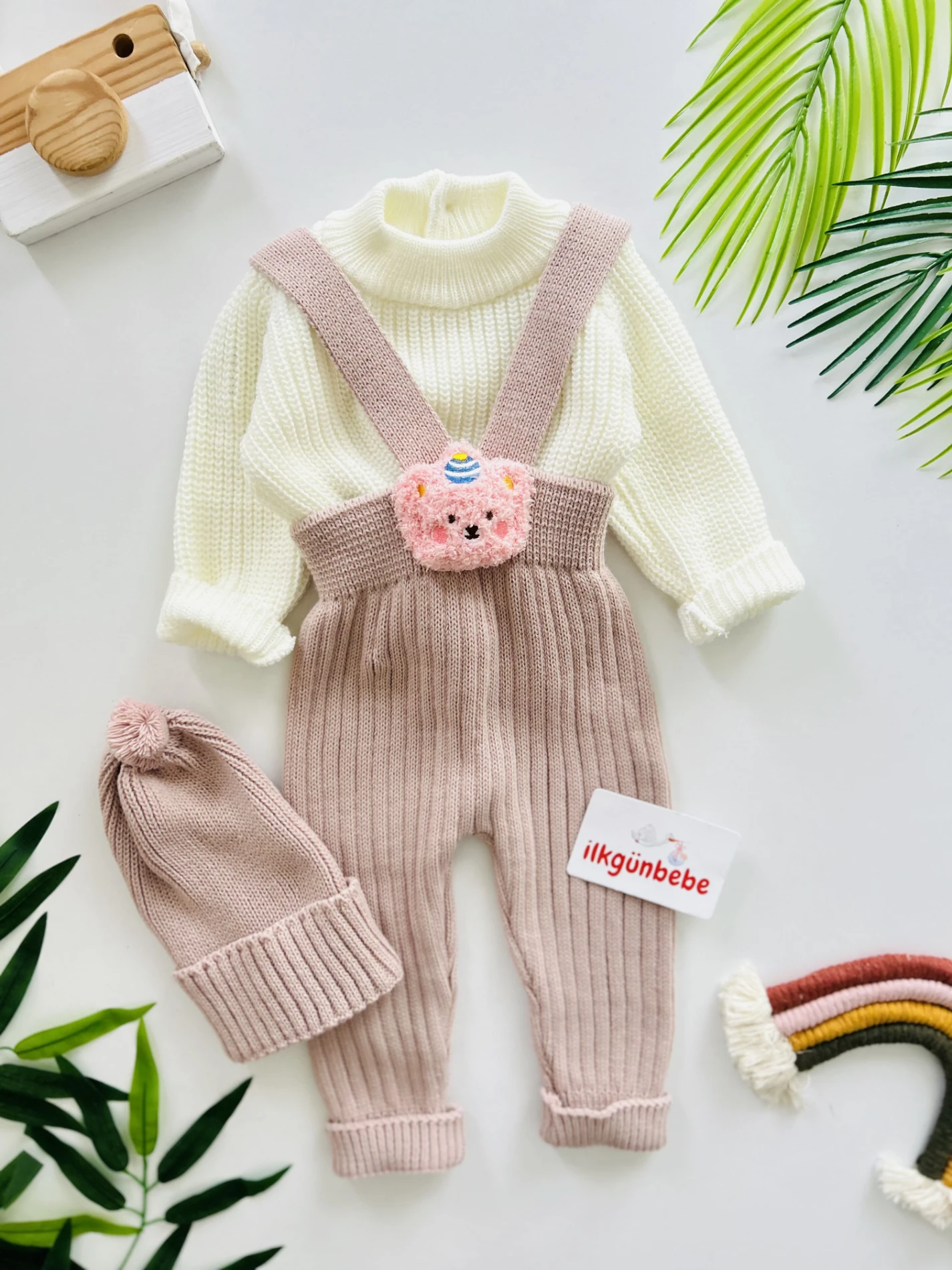 Selanik Örgüsü Triko Kazaklı Oyuncak Detaylı Çarpraz Askılı Salopetli Ponpon Şapkalı 3’lü Takım