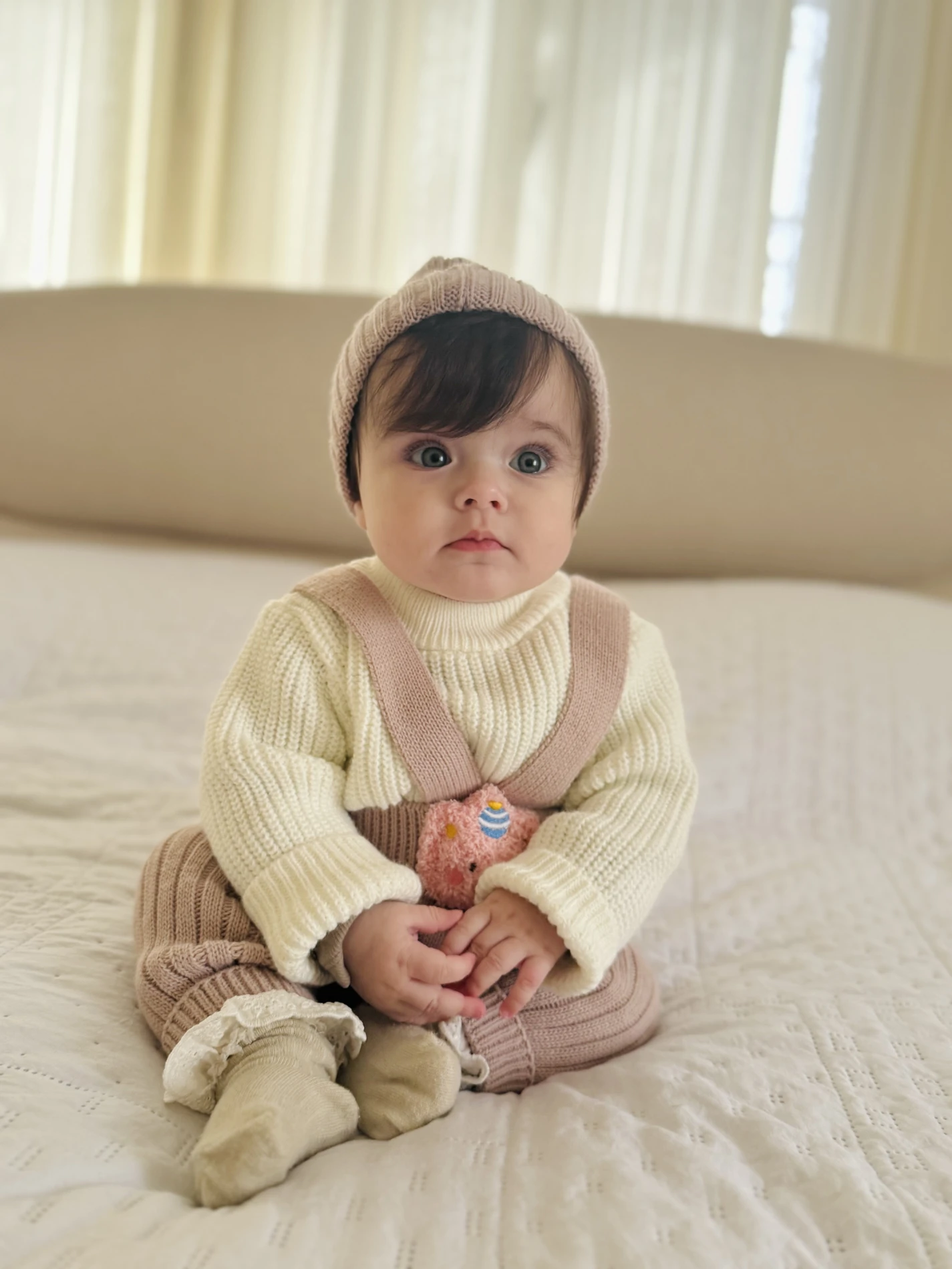 Selanik Örgüsü Triko Kazaklı Oyuncak Detaylı Çarpraz Askılı Salopetli Ponpon Şapkalı 3’lü Takım