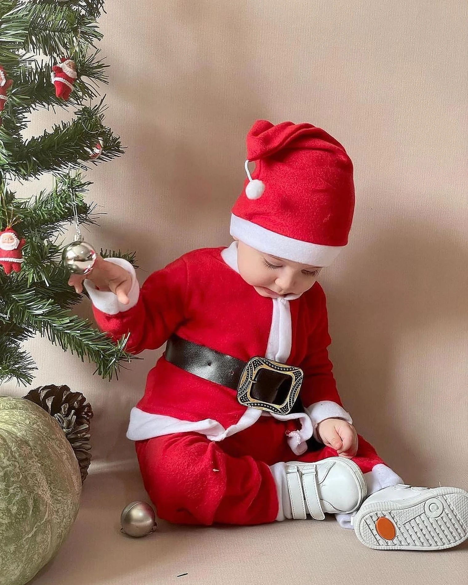 Noel Baba Kemerli Şapkalı Kostüm (dar kalıp bir beden büyük tercih edilmeli)