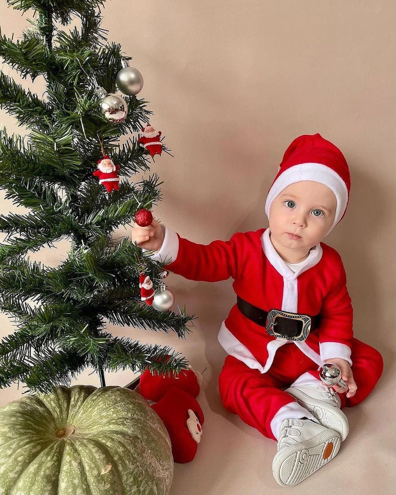 Noel Baba Kemerli Şapkalı Kostüm (dar kalıp bir beden büyük tercih edilmeli)