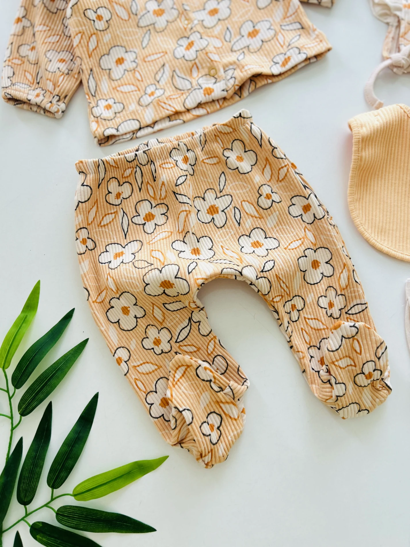 Çiçek Desenli %100 Pamuk Kaşkorse Esnek Kumaş 5 Parça Yenidoğan Set