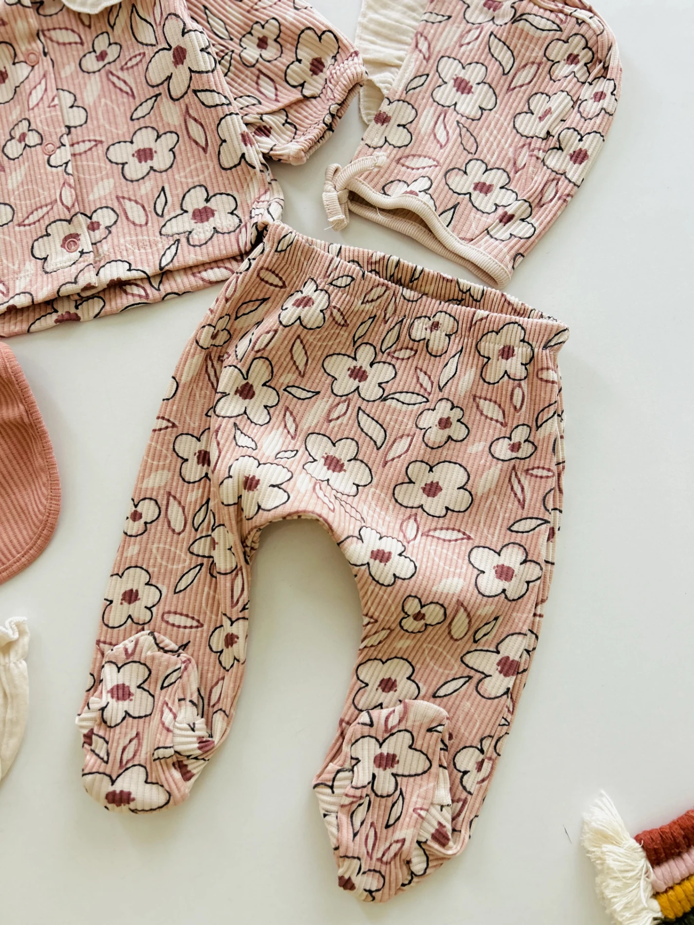 Çiçek Desenli %100 Pamuk Kaşkorse Esnek Kumaş 5 Parça Yenidoğan Set