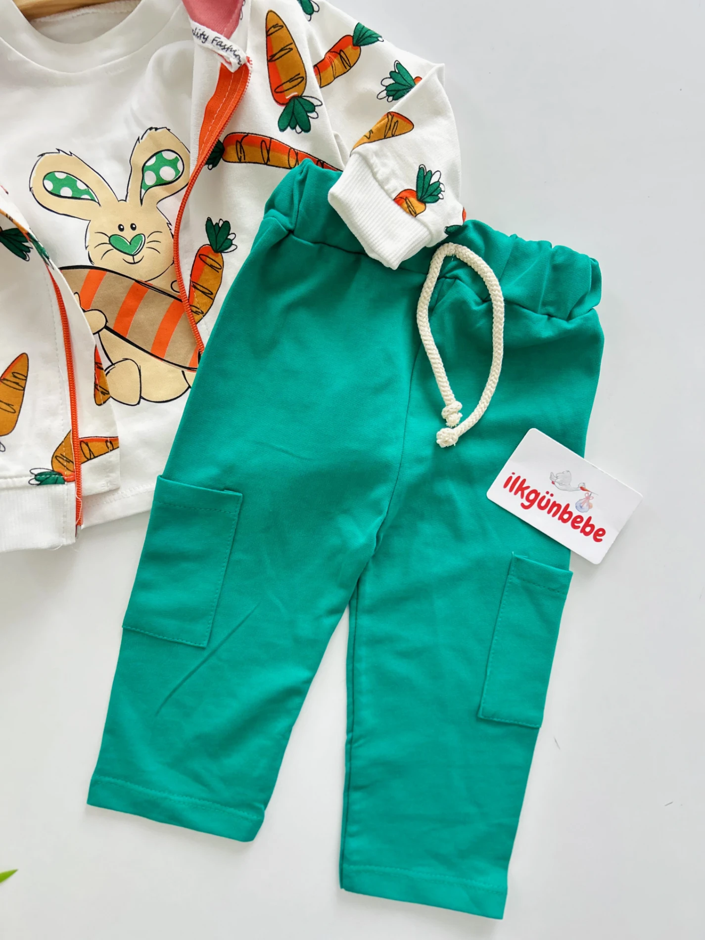 Havuç Desenli Tavşan Kulaklı Kapüşonlu 3’lü %100 Pamuk Takım