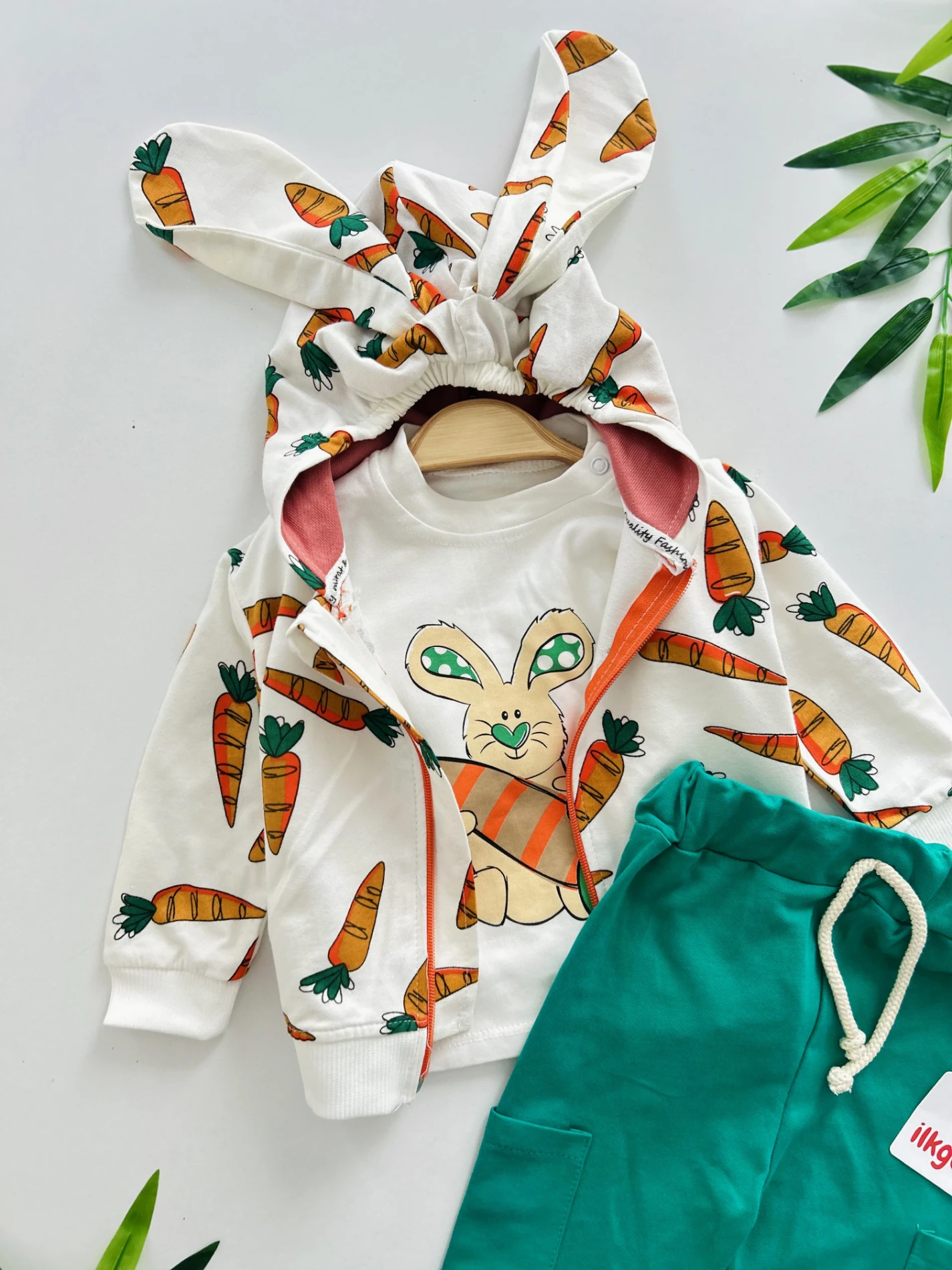 Havuç Desenli Tavşan Kulaklı Kapüşonlu 3’lü %100 Pamuk Takım