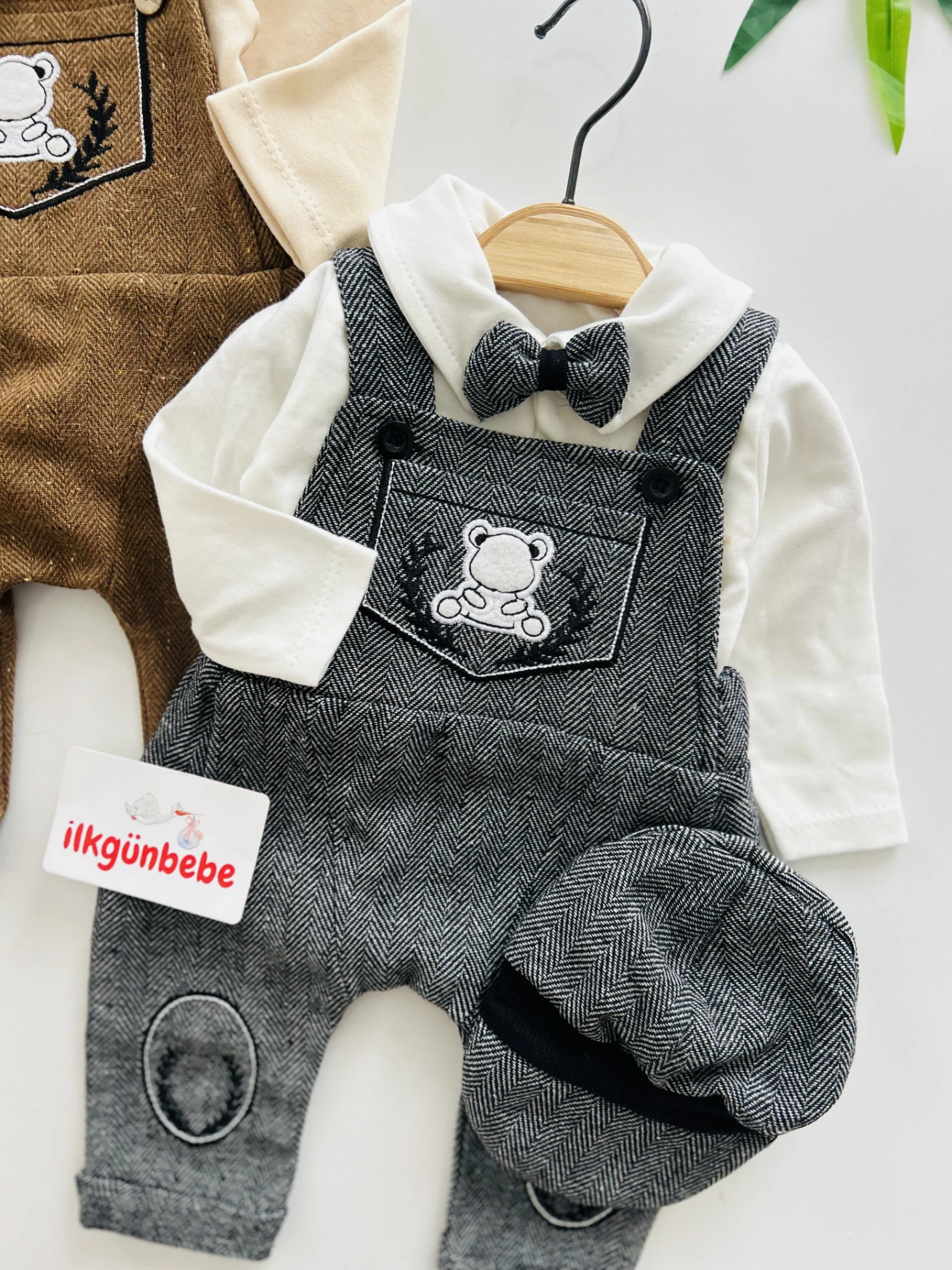 Kasketli Papyonlu Bodyli Salopet Takım