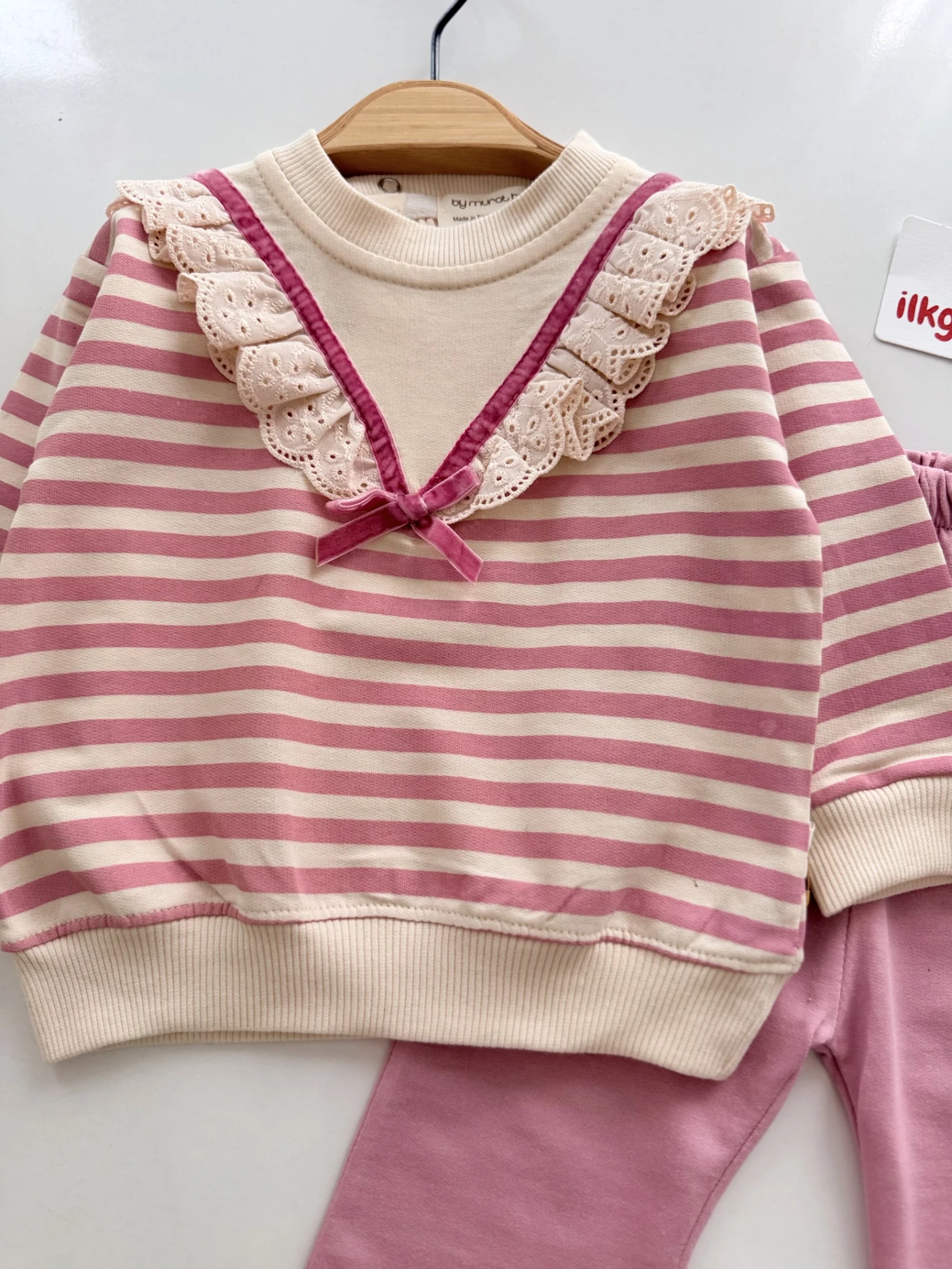 Güpür Yaka Fiyonk Detaylı Mevsimlik Takım