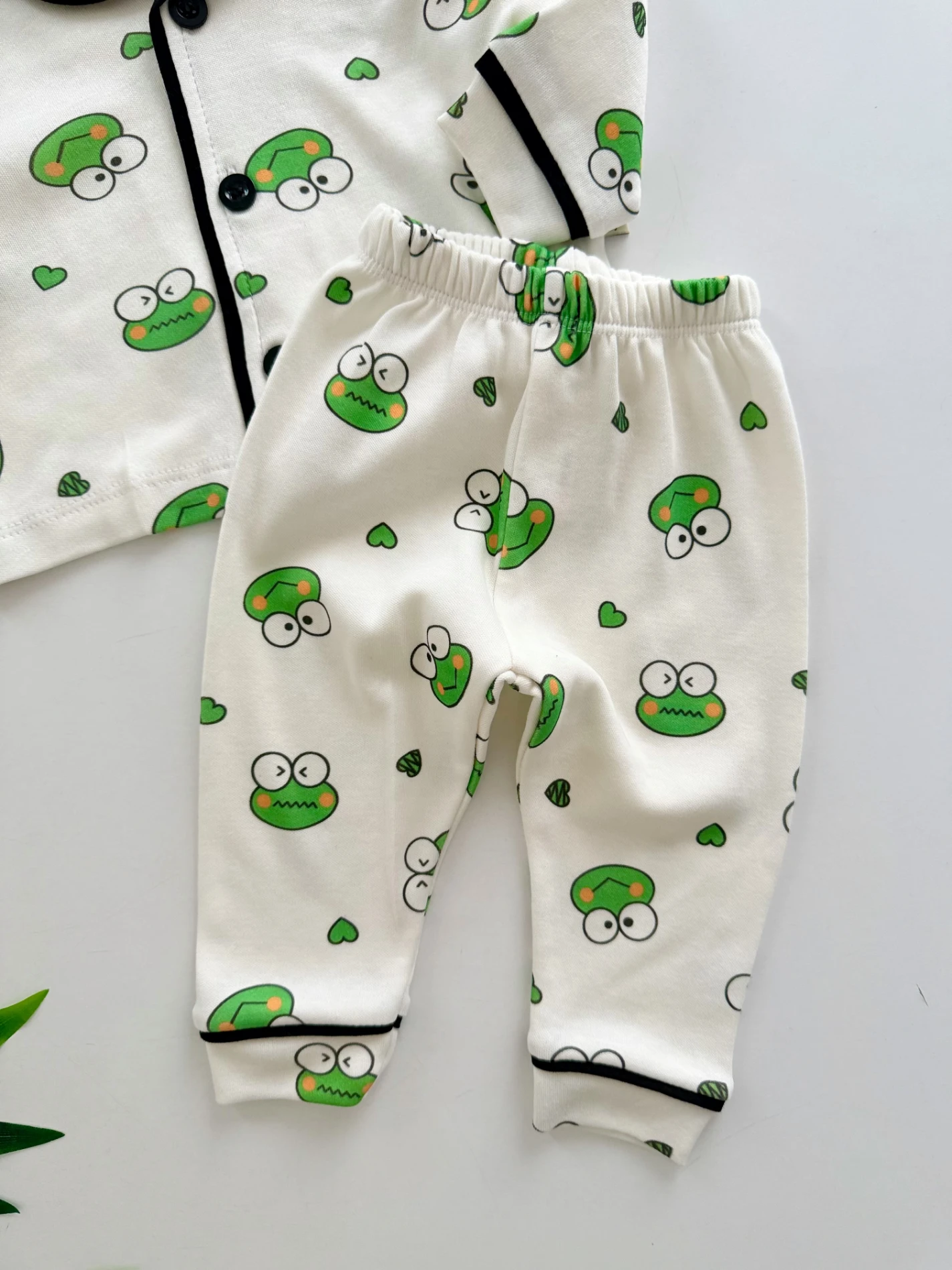 Kurbağa %100 Pamuk Bebe Yakalı Pijama Takımı