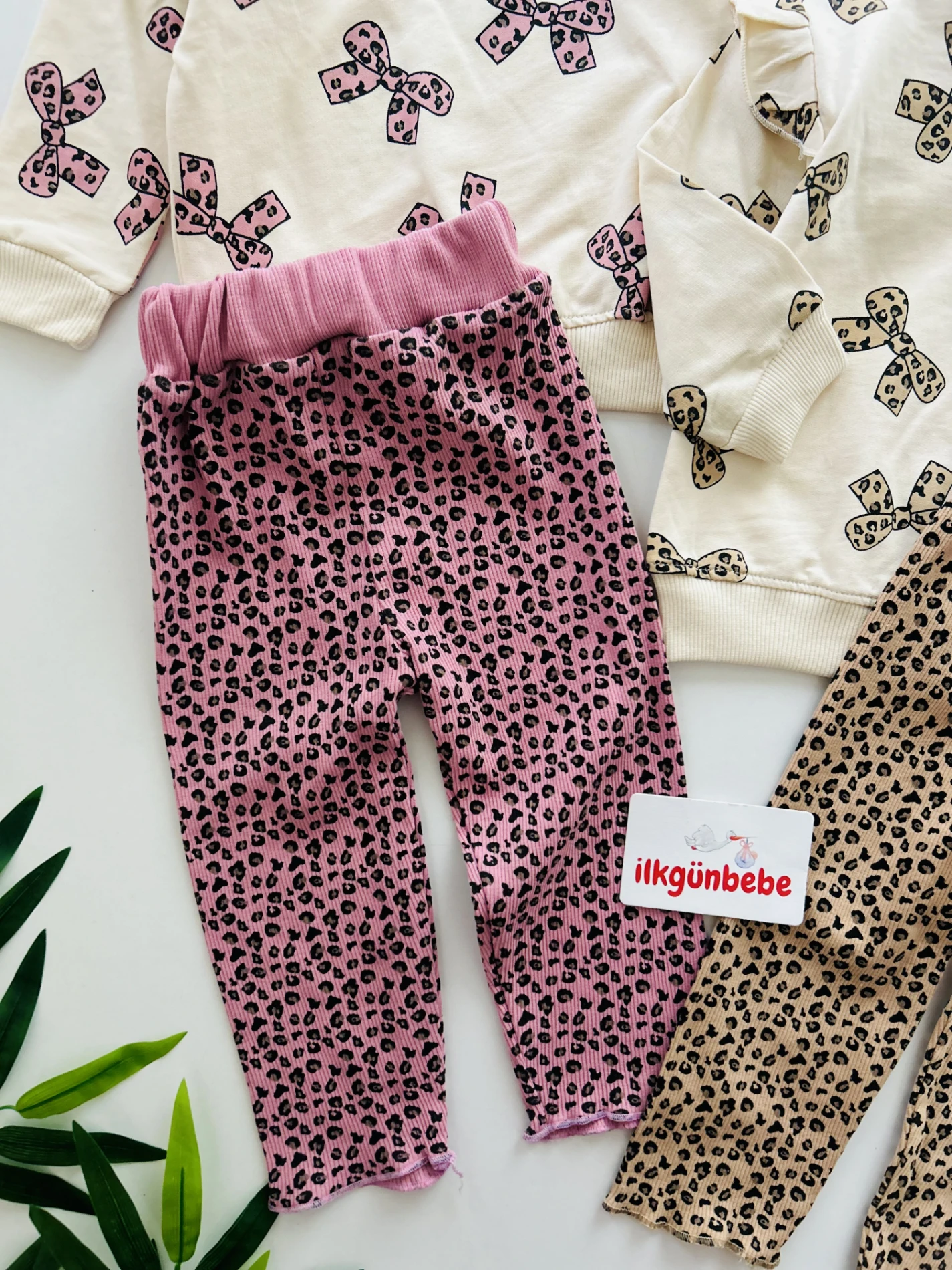 Leopar Fiyonk Desenli Esnek Pantalonlu 2’li Takım